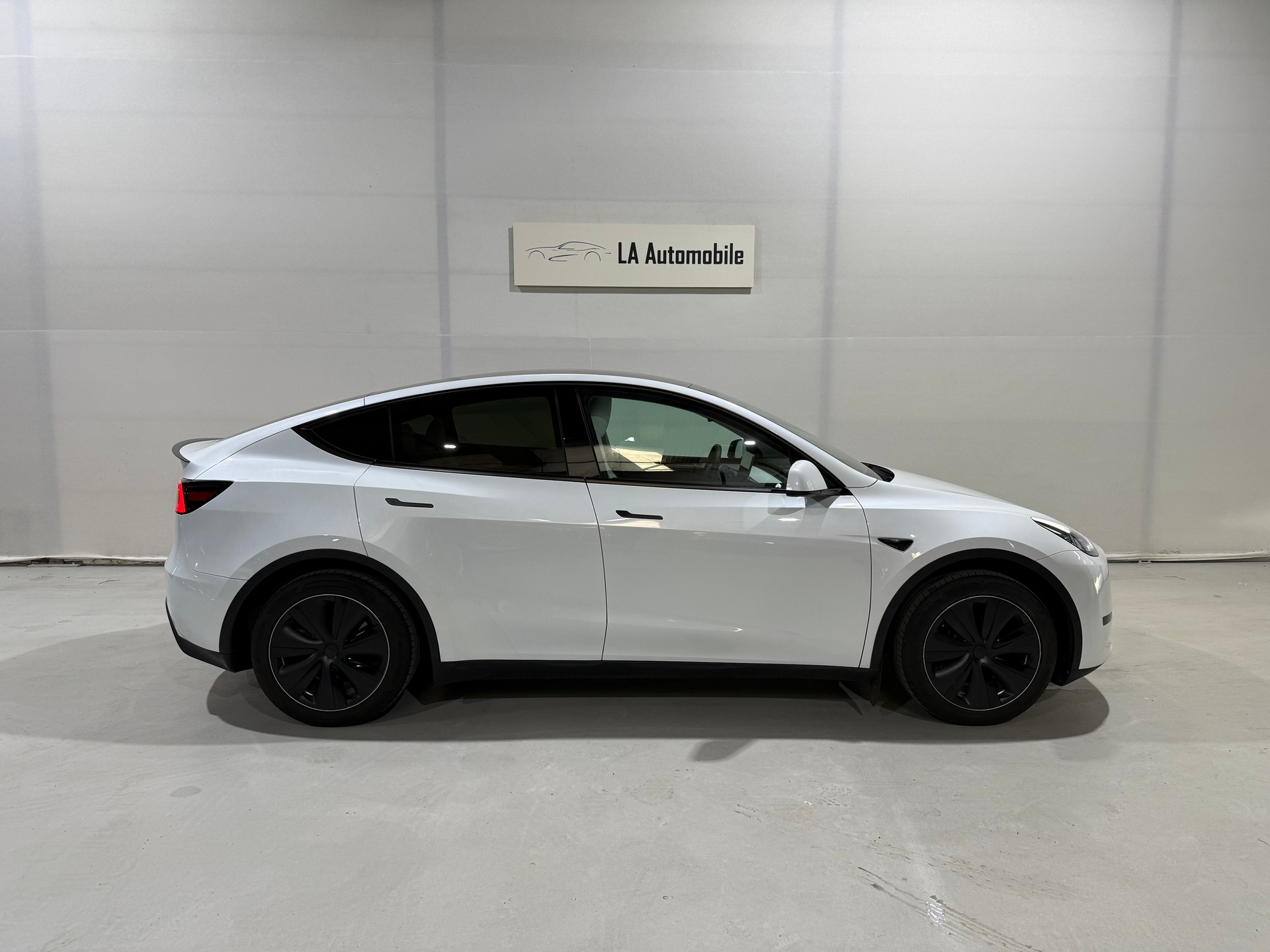TESLA Model Y Long Range RWD-image-6