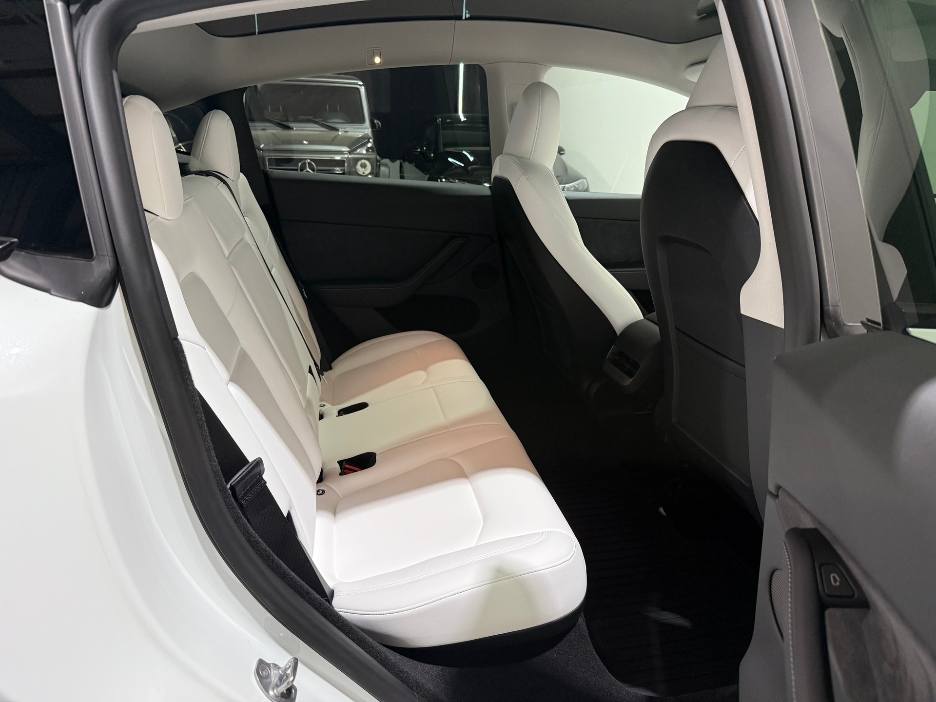 TESLA Model Y Long Range RWD-image-14