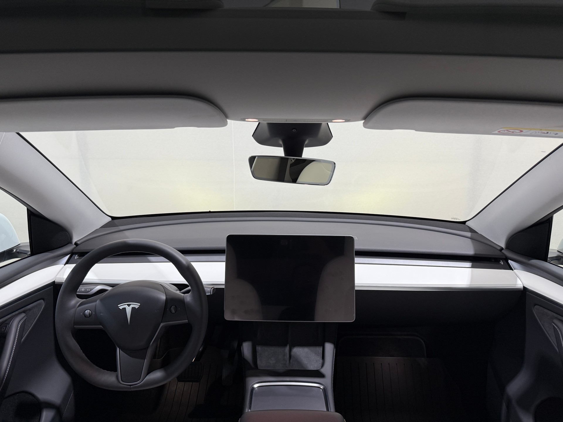 TESLA Model Y Long Range RWD-image-11