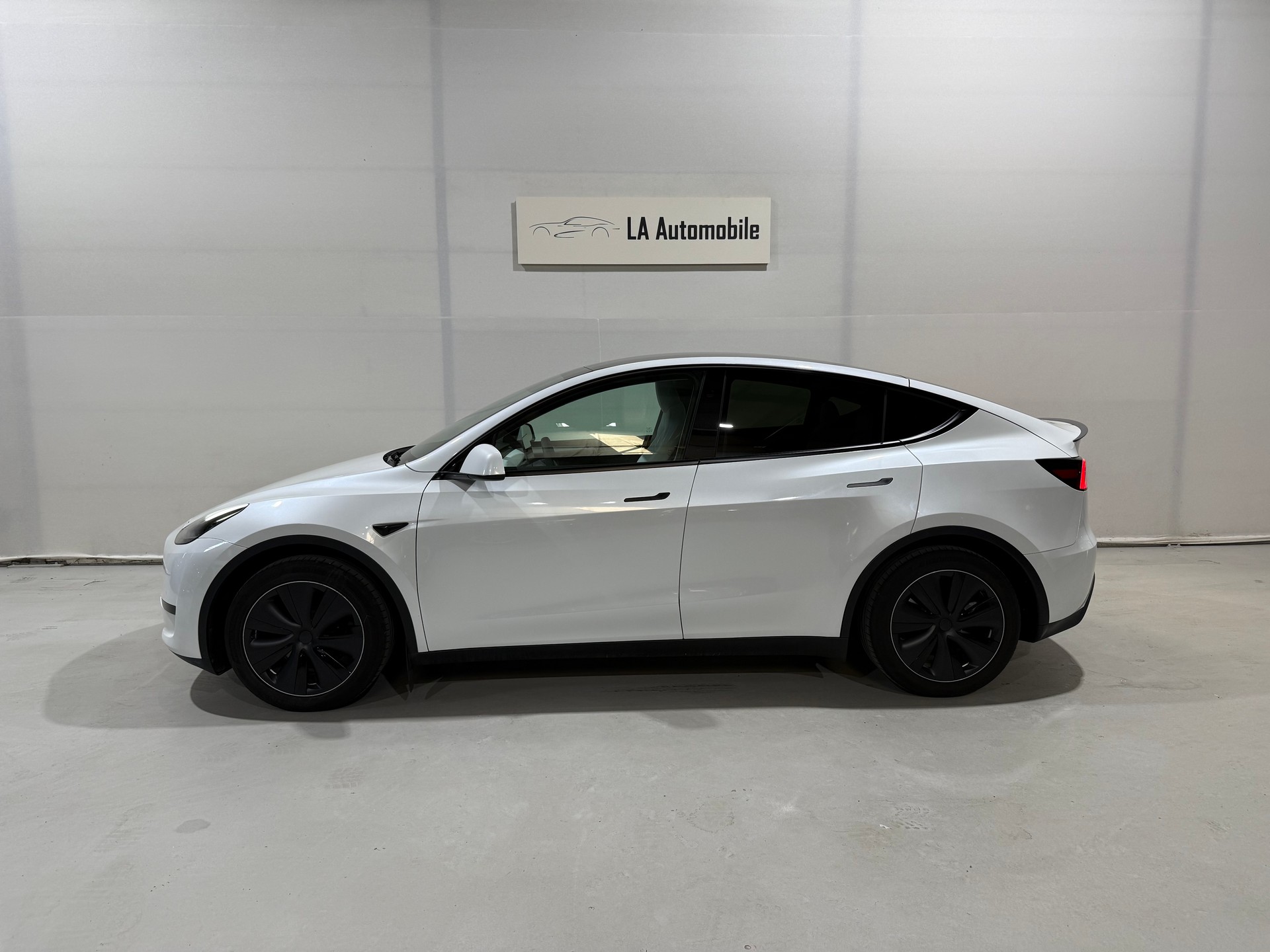 TESLA Model Y Long Range RWD-image-2