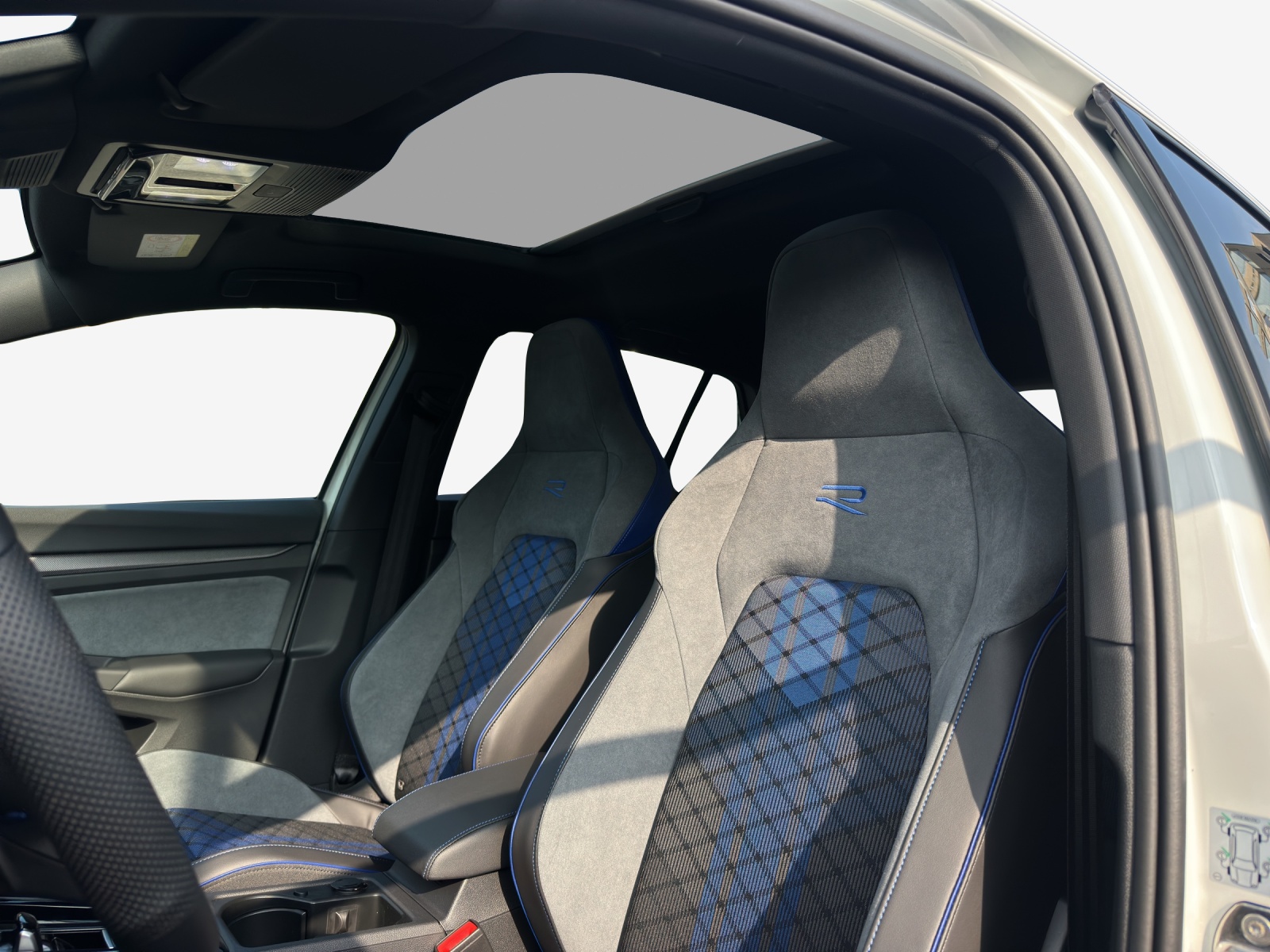 VW Golf 2.0 TSI R DSG 4 Motion-image-14