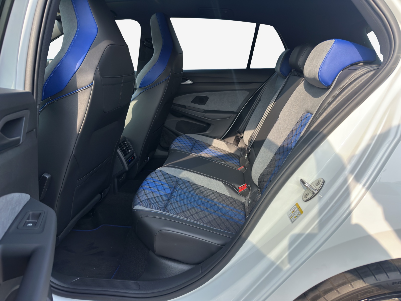 VW Golf 2.0 TSI R DSG 4 Motion-image-11