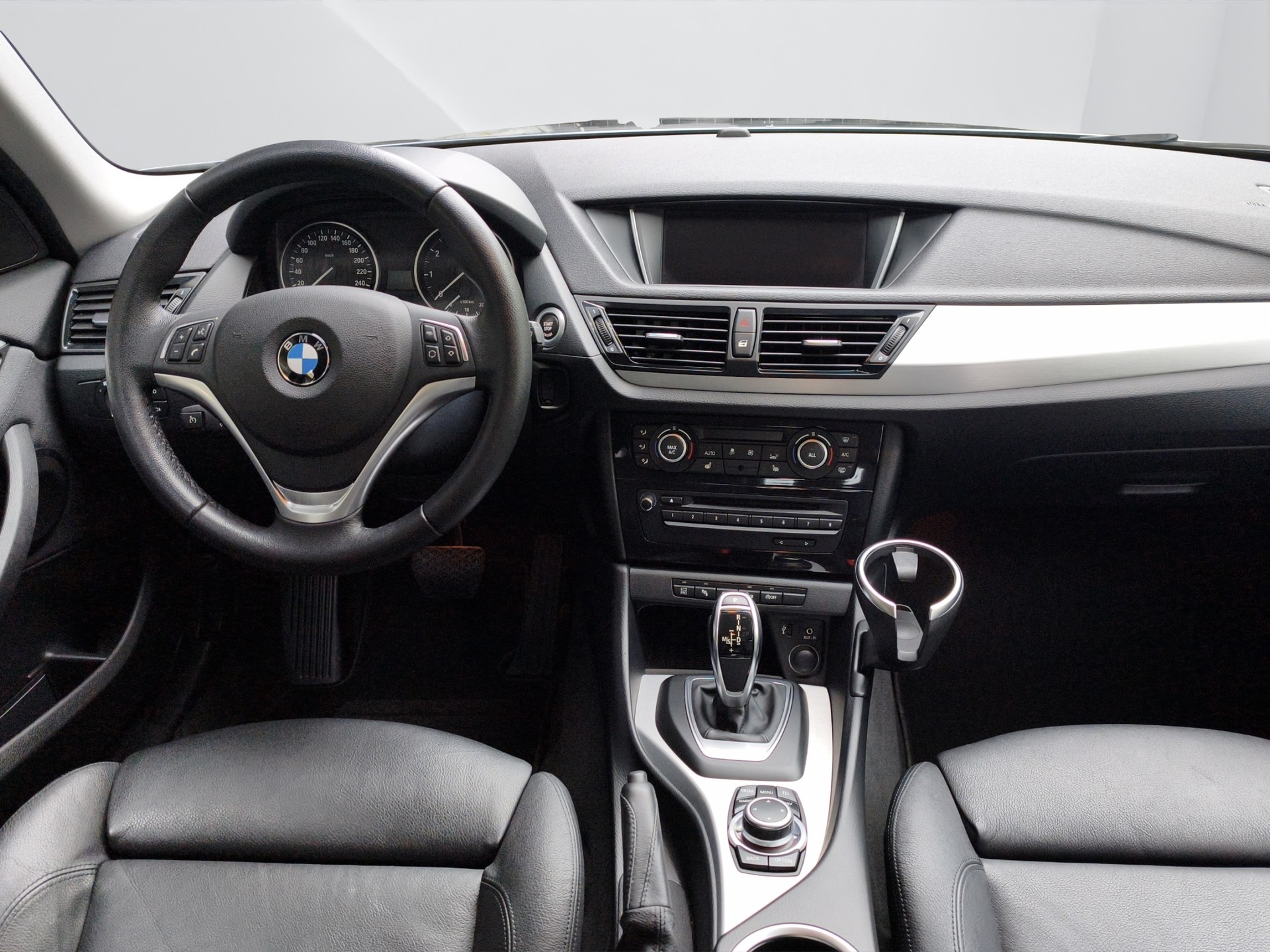 BMW X1 xDrive 20i Steptronic-image-10