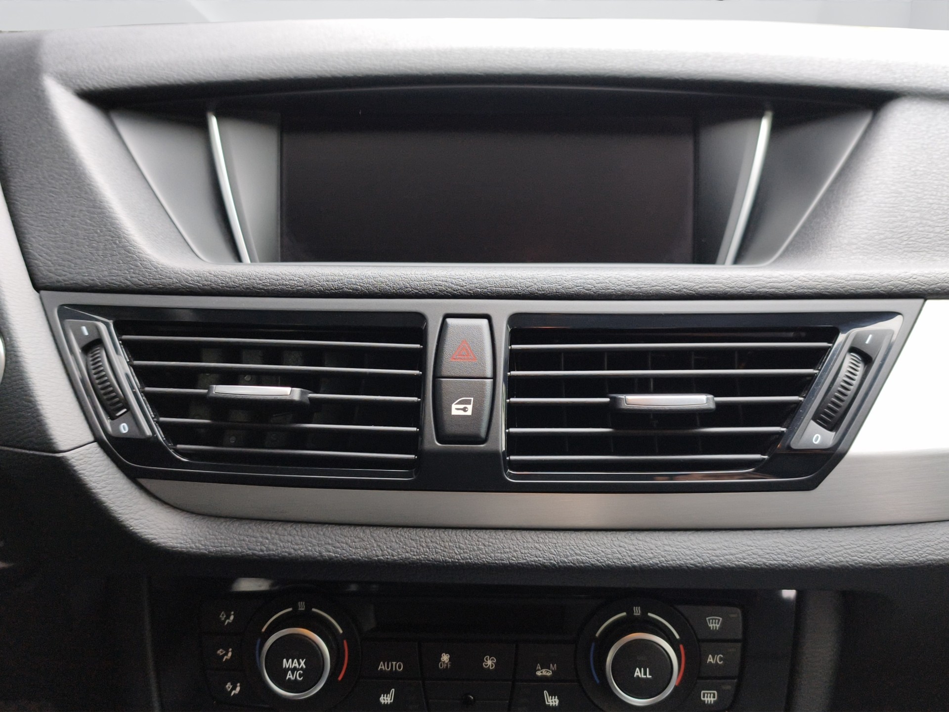 BMW X1 xDrive 20i Steptronic-image-13