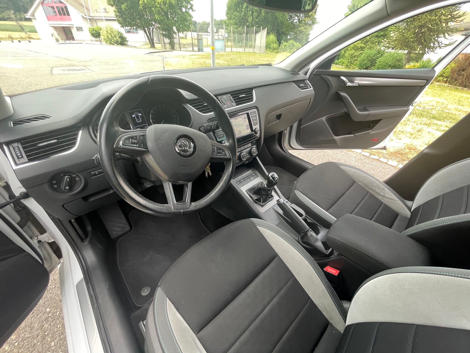 SKODA 2.0 TDI 150 Ambition 4x4-image-9