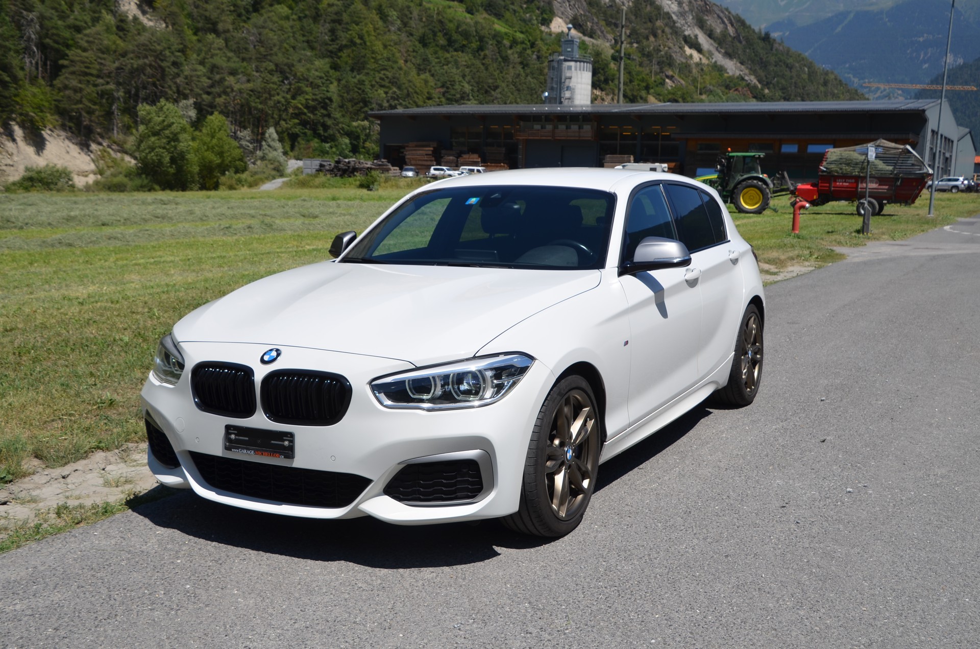 BMW M140i xDrive Steptronic-image-0