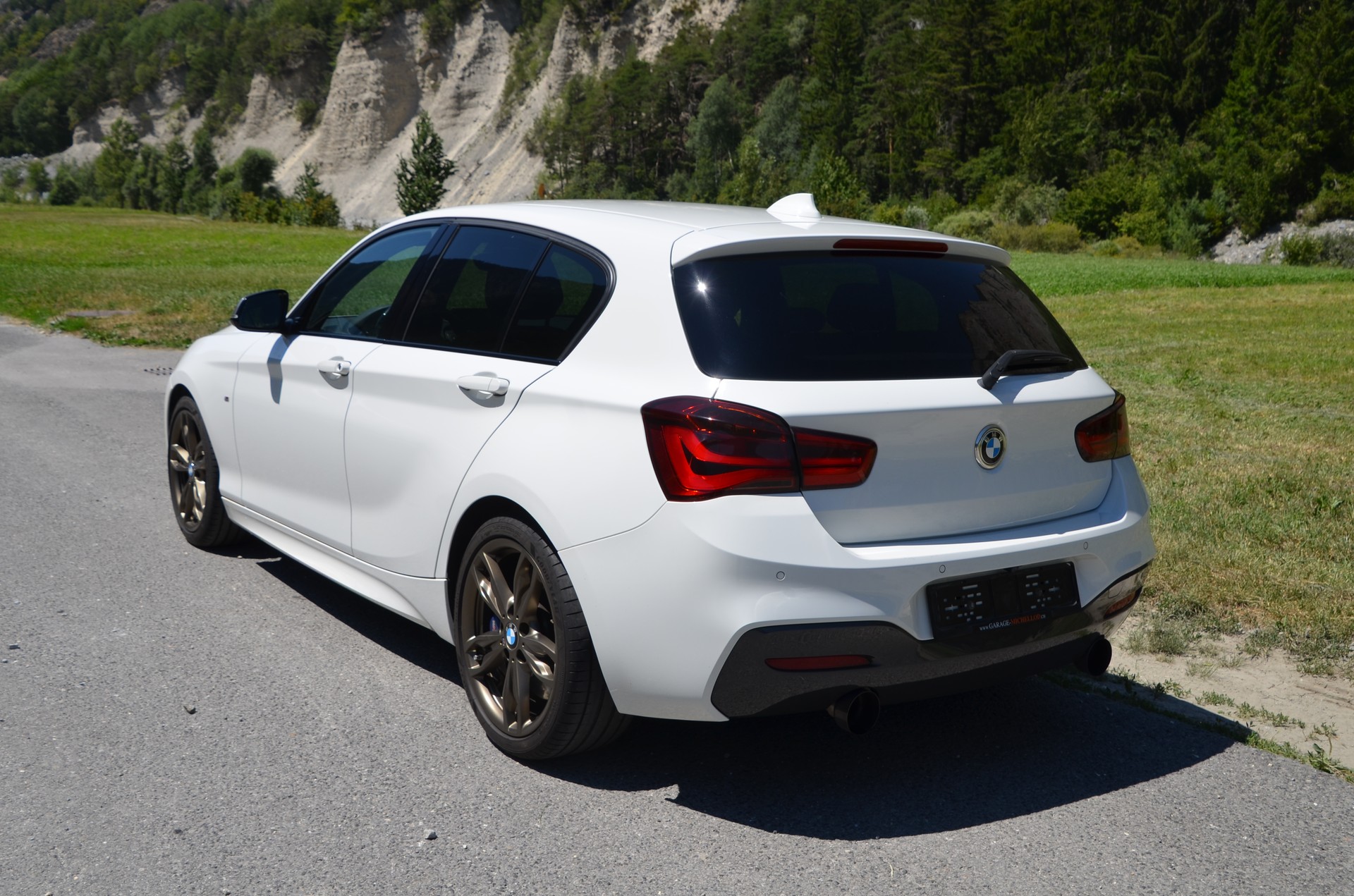 BMW M140i xDrive Steptronic-image-1
