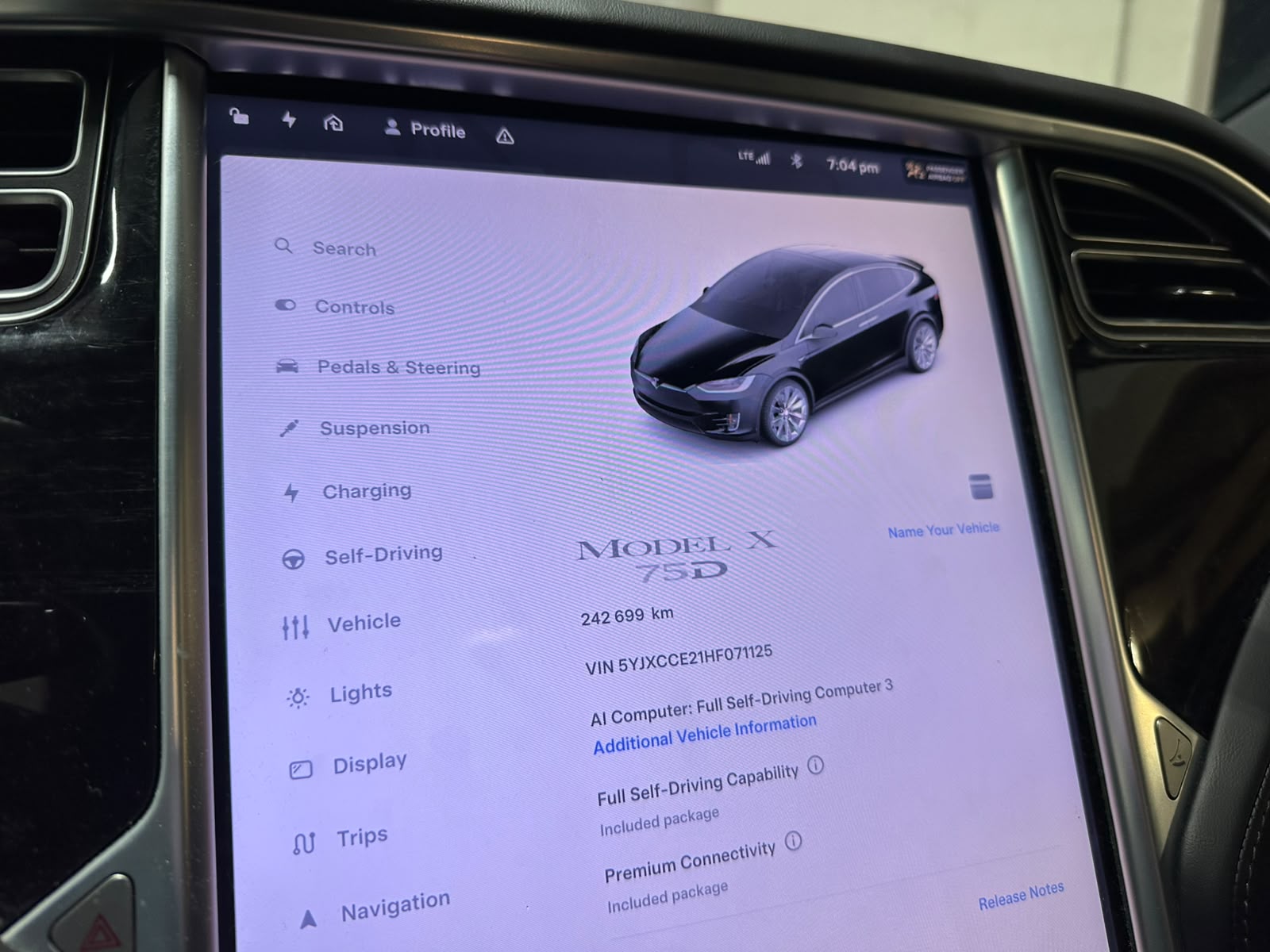 TESLA Model X 75 D-image-10