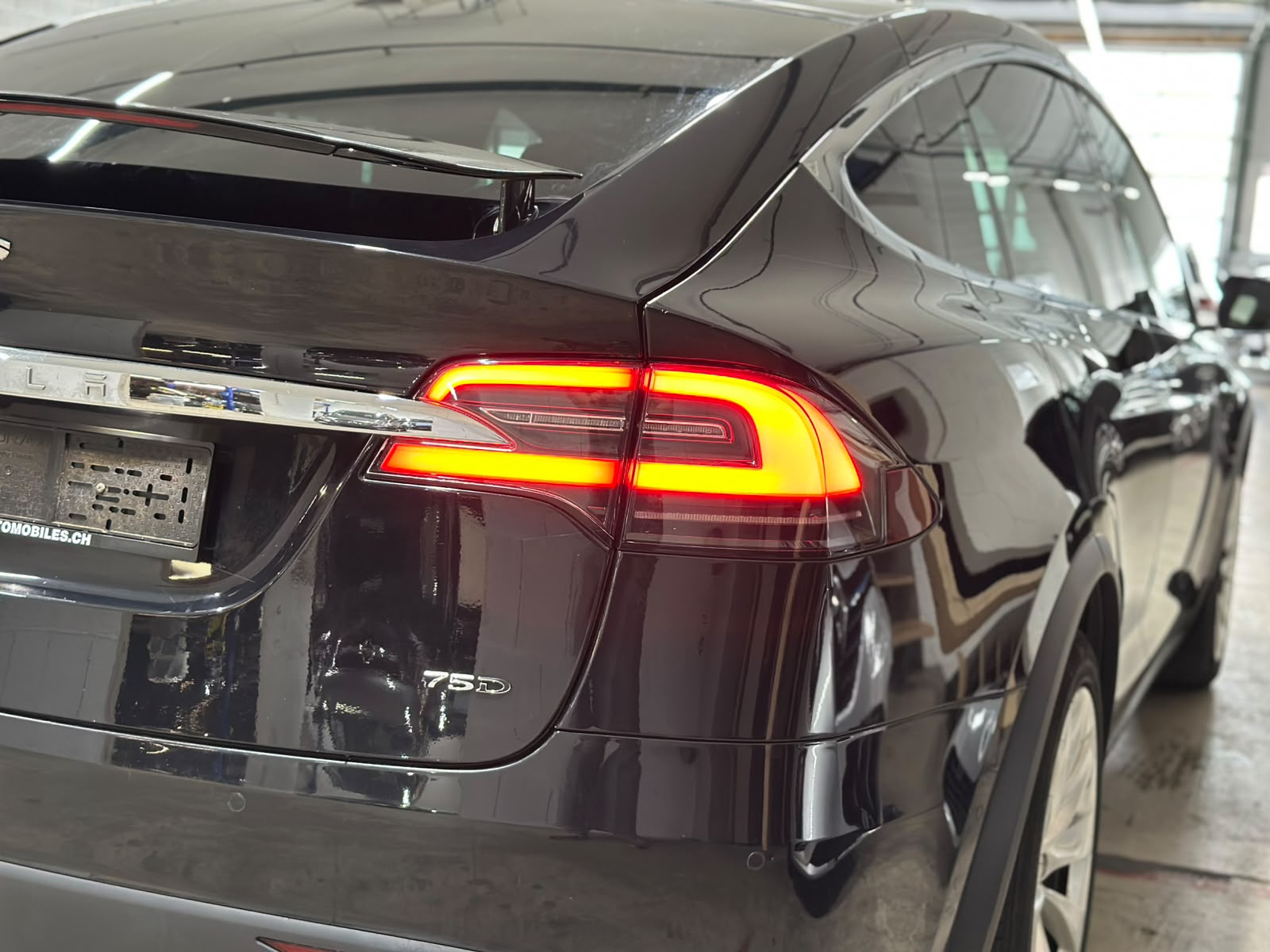 TESLA Model X 75 D-image-7