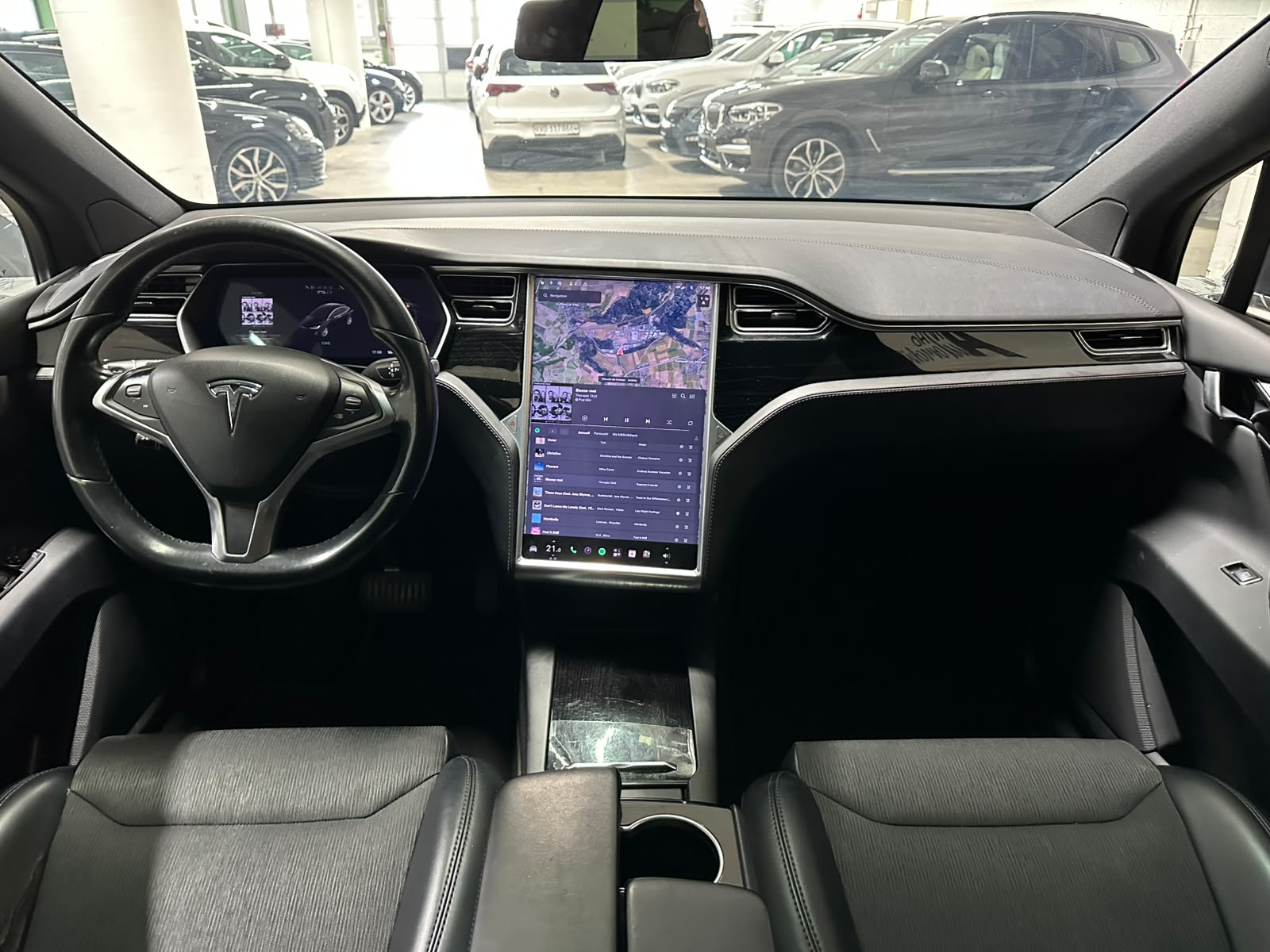 TESLA Model X 75 D-image-9