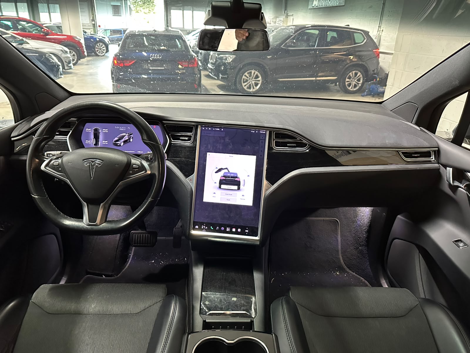 TESLA Model X 75 D-image-8