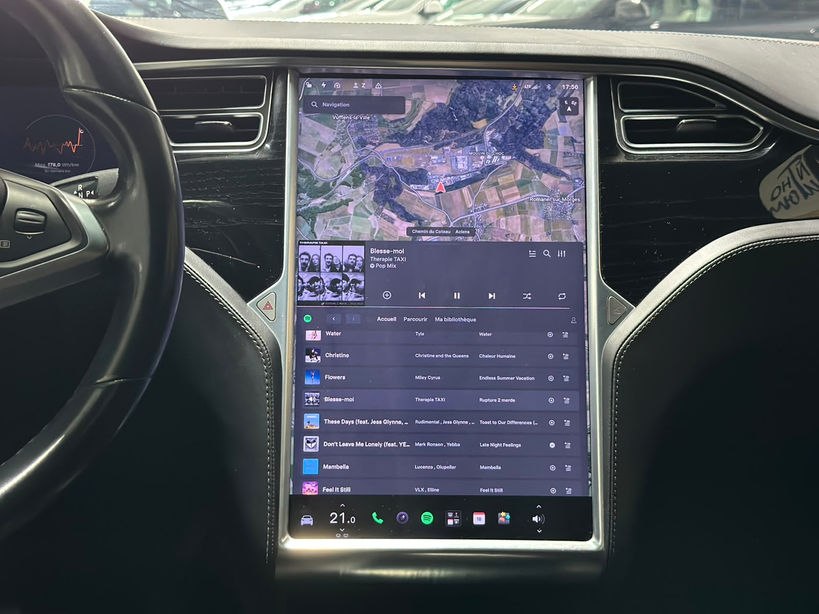 TESLA Model X 75 D-image-14