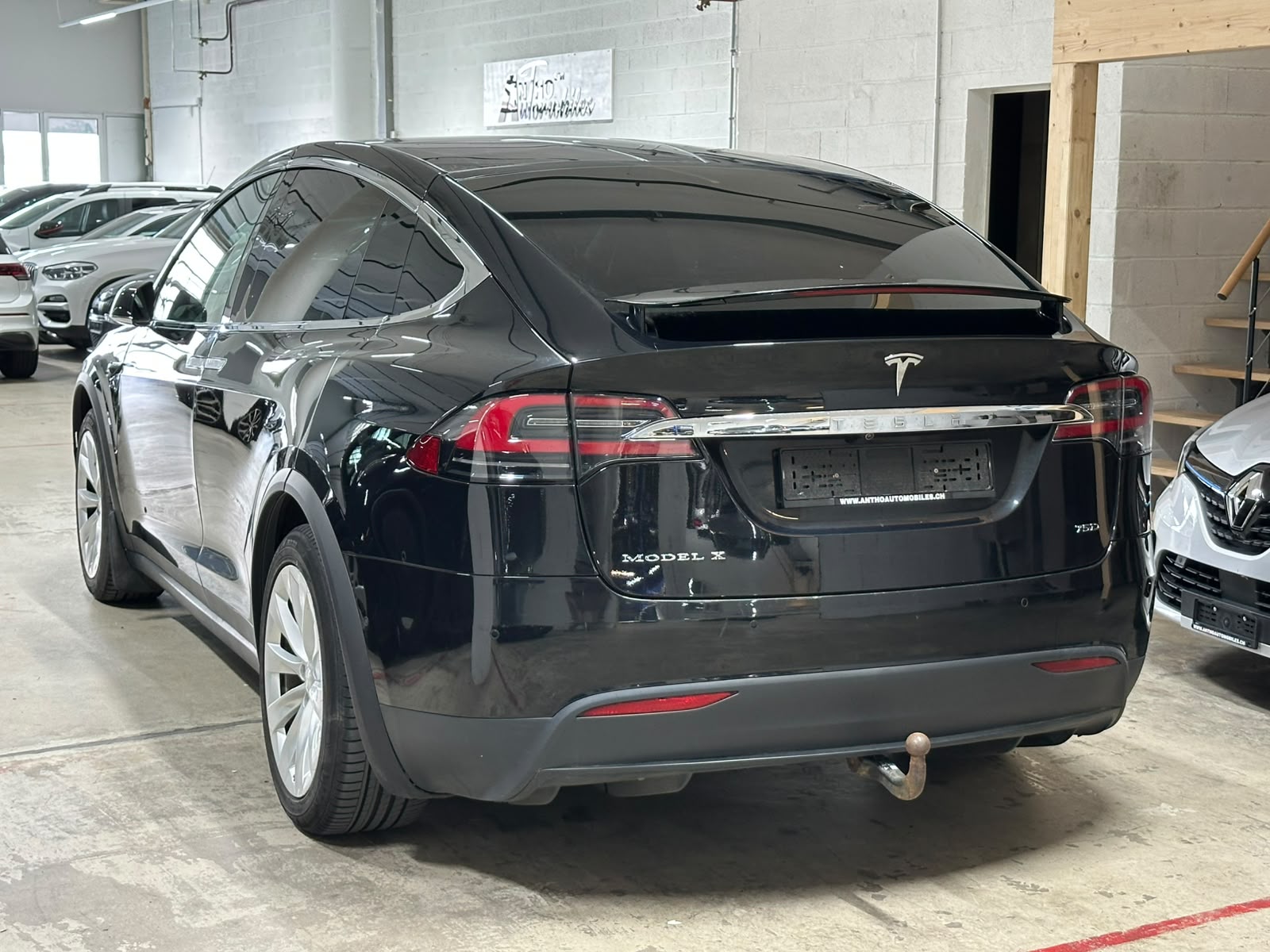 TESLA Model X 75 D-image-4