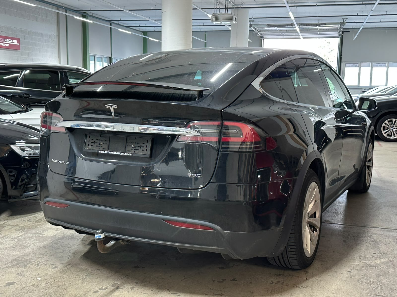 TESLA Model X 75 D-image-5