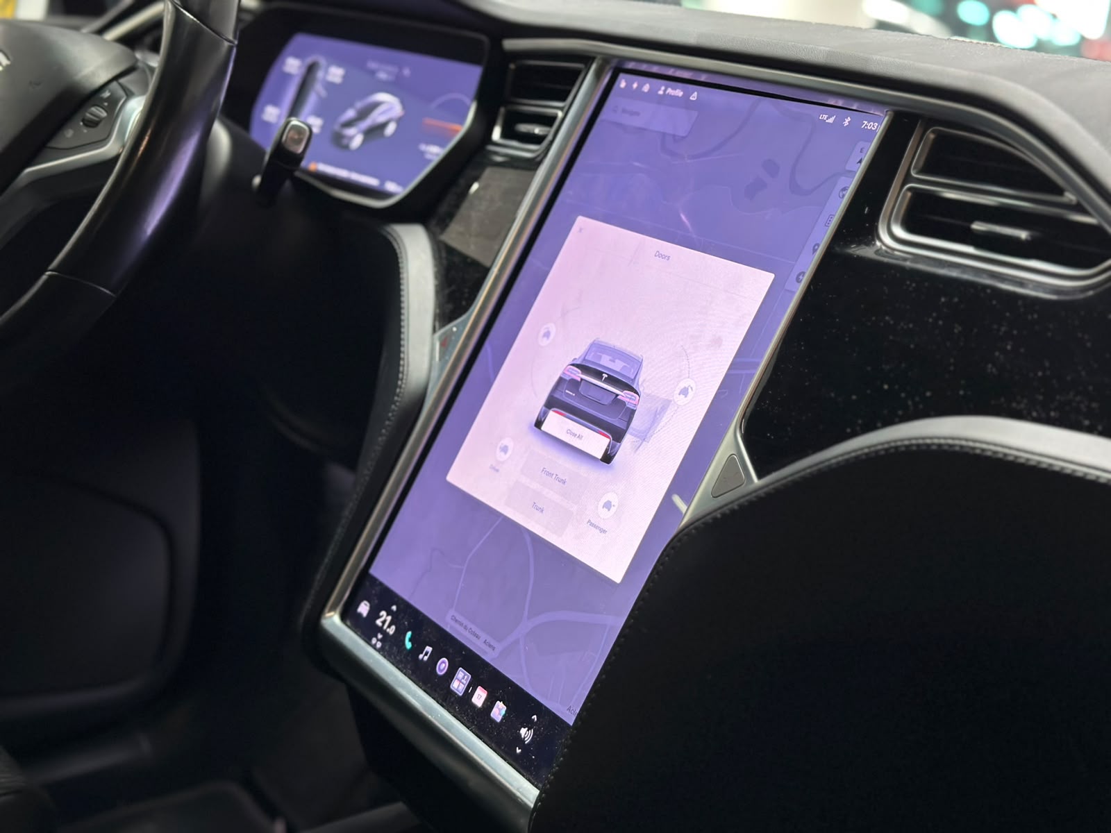 TESLA Model X 75 D-image-12