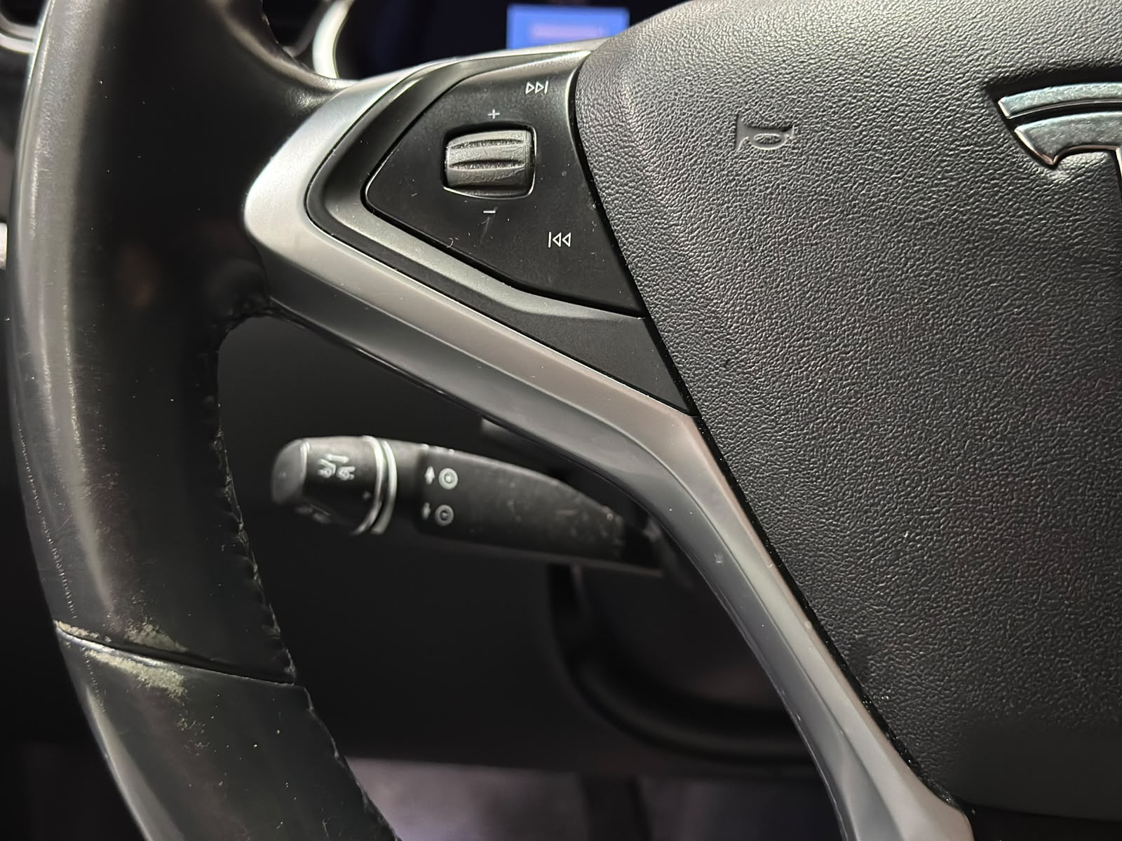 TESLA Model X 75 D-image-12