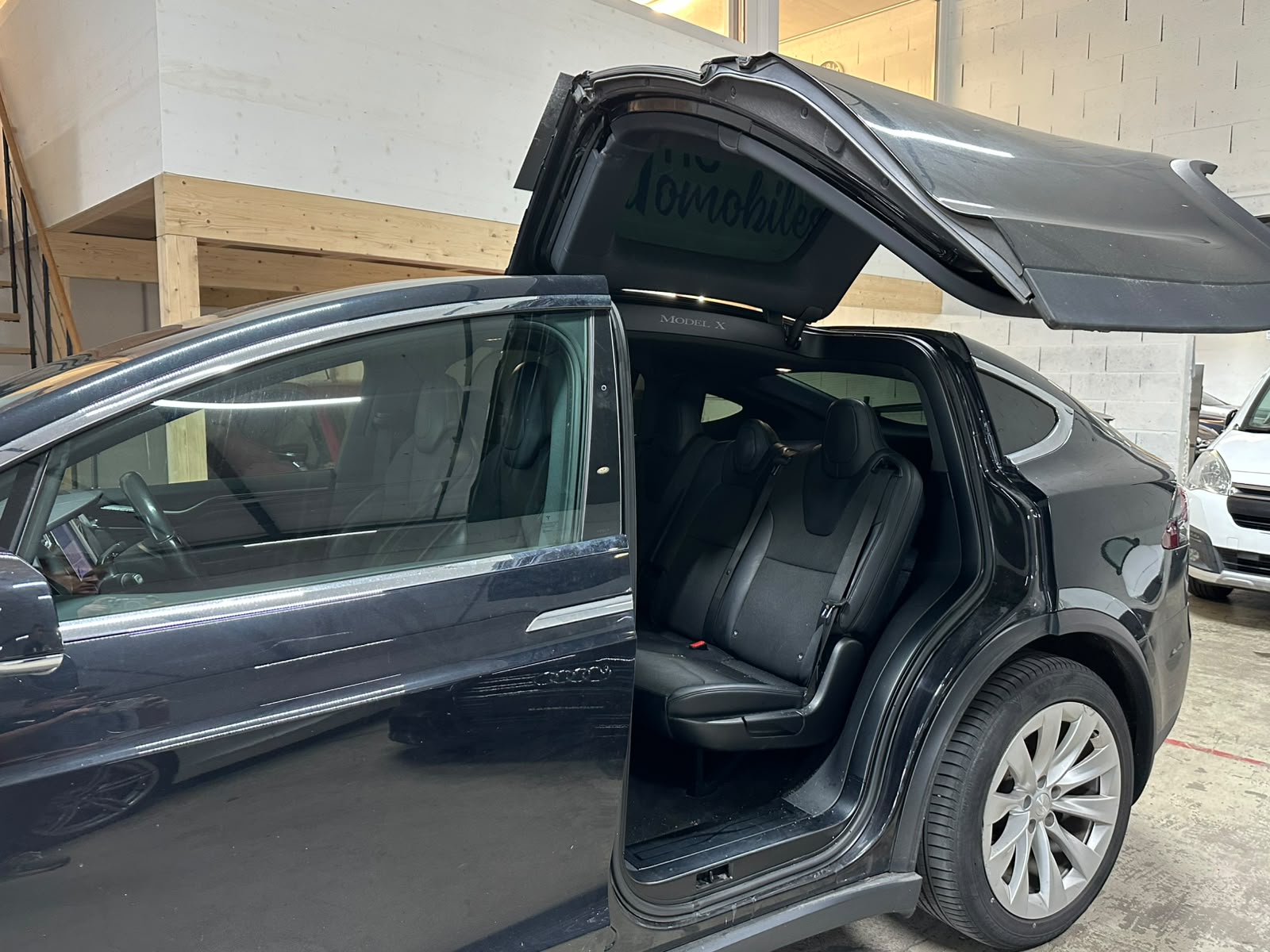 TESLA Model X 75 D-image-6