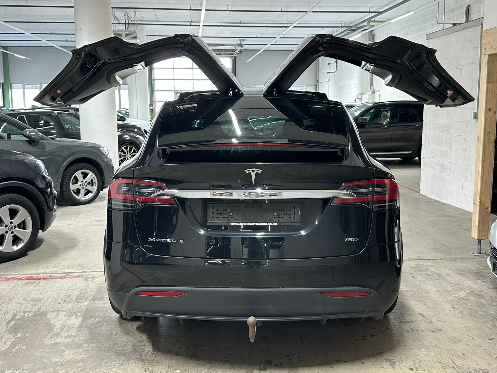 TESLA Model X 75 D-image-8