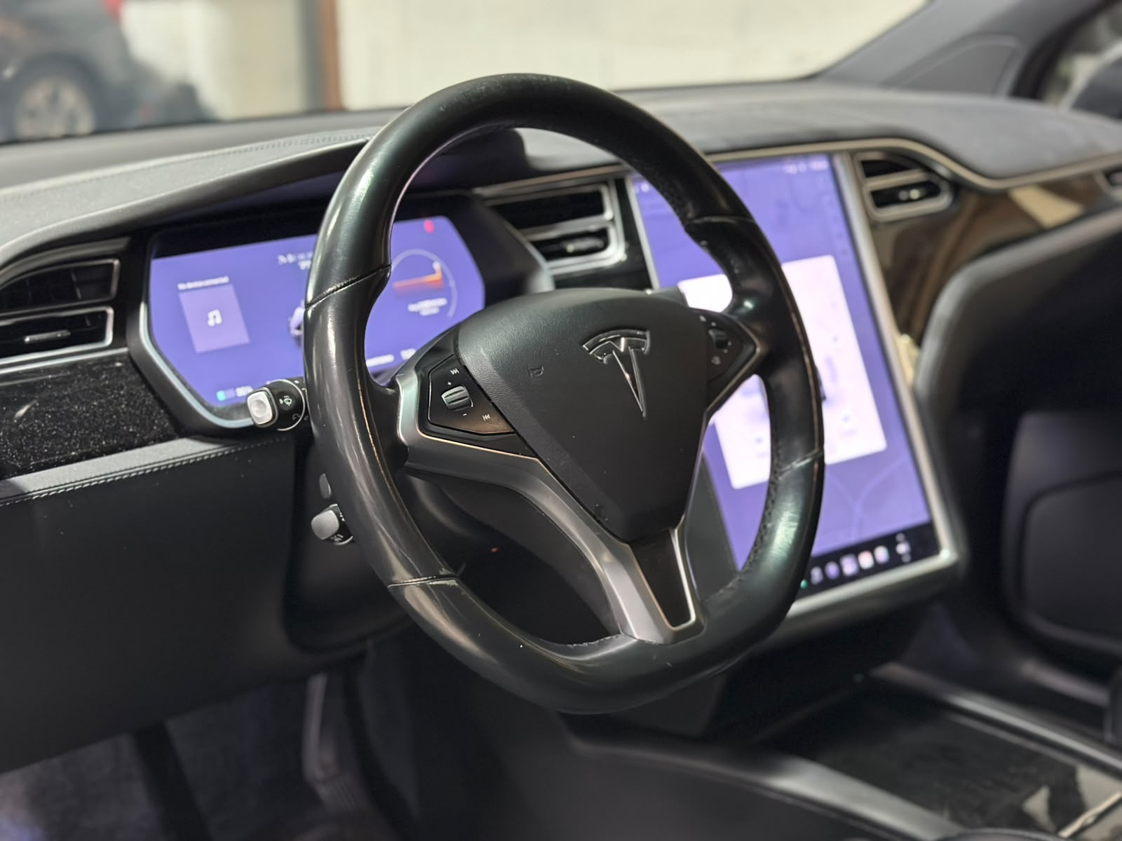 TESLA Model X 75 D-image-9