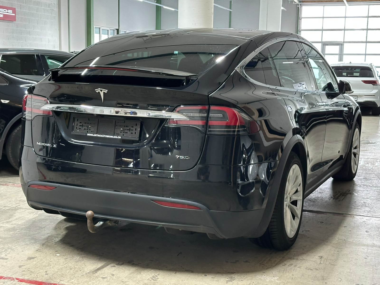 TESLA Model X 75 D-image-5