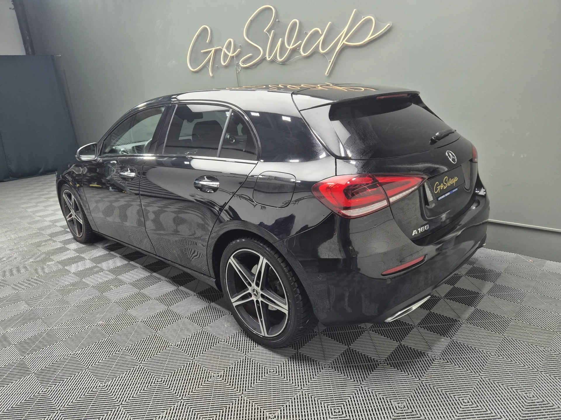 MERCEDES-BENZ A 180 Style 7G-DCT-image-6
