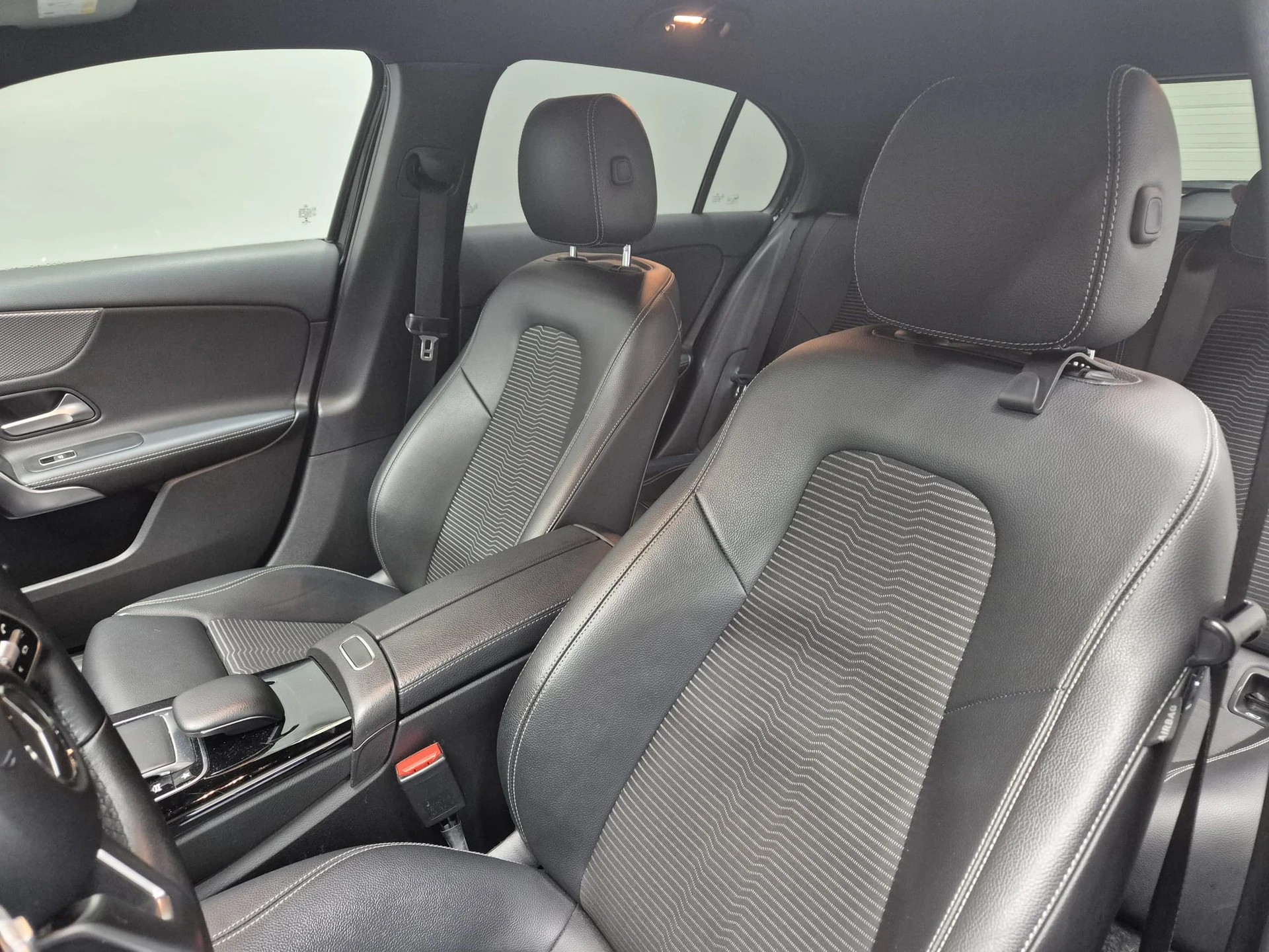 MERCEDES-BENZ A 180 Style 7G-DCT-image-7