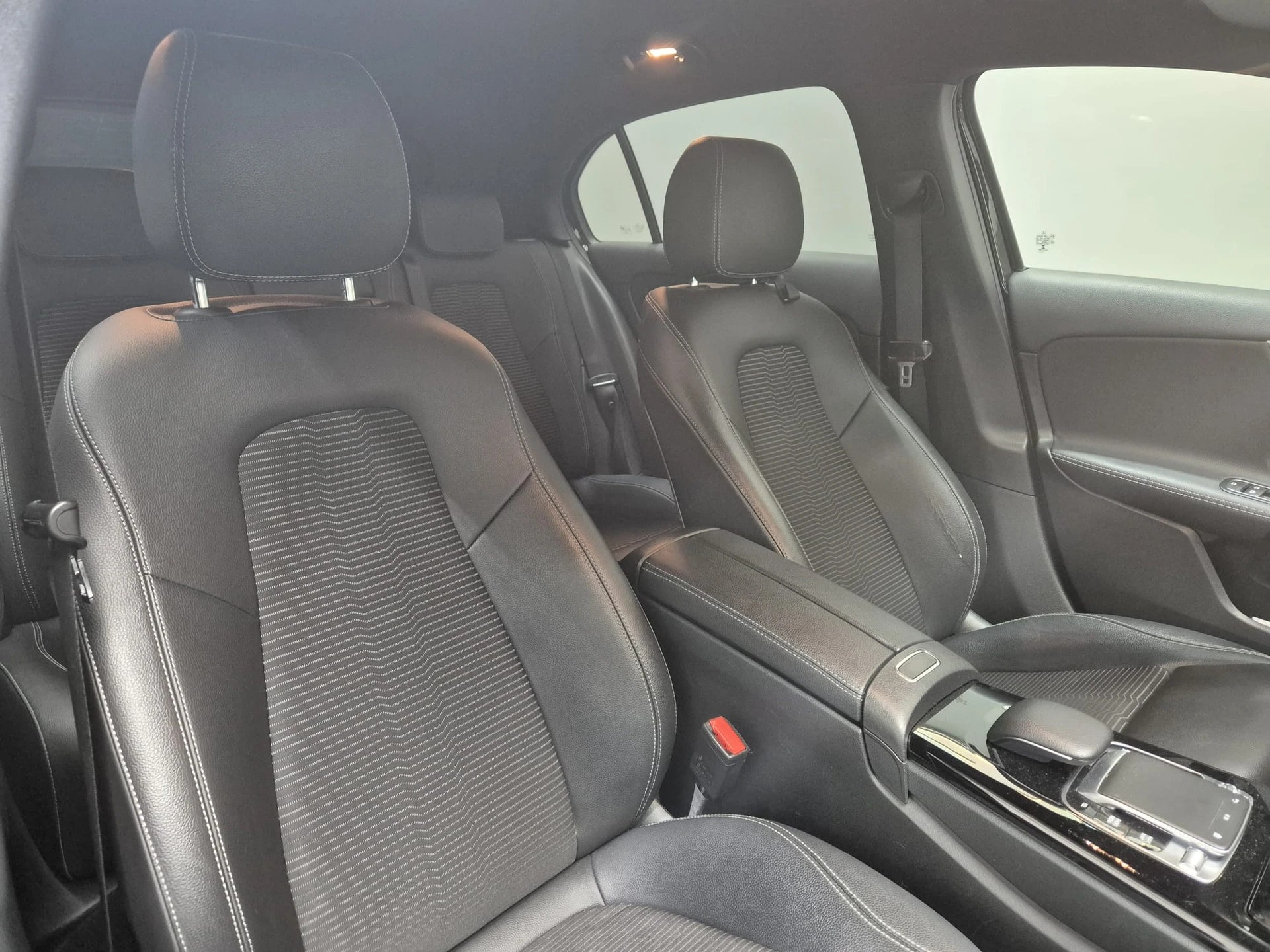 MERCEDES-BENZ A 180 Style 7G-DCT-image-11