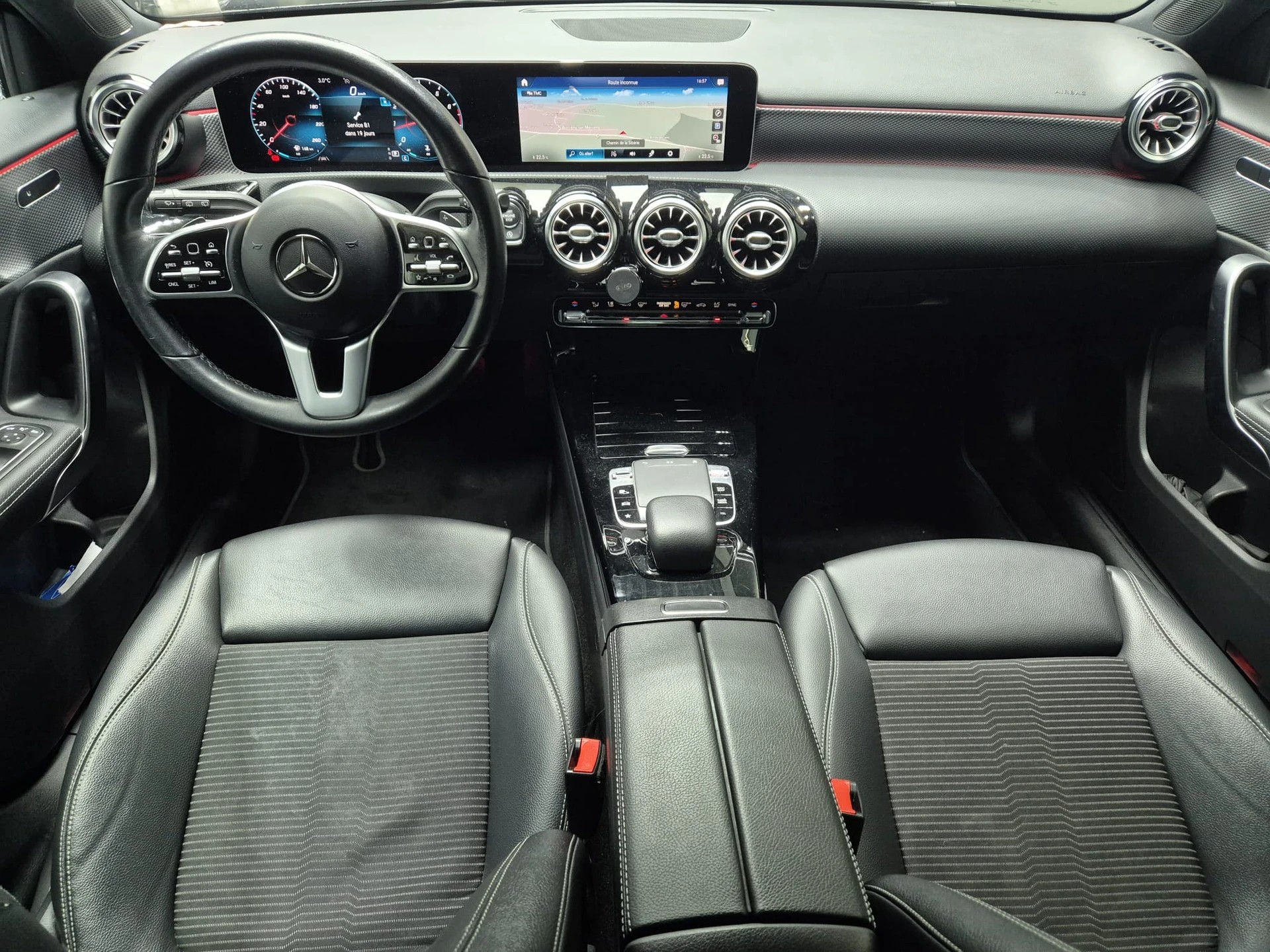 MERCEDES-BENZ A 180 Style 7G-DCT-image-15