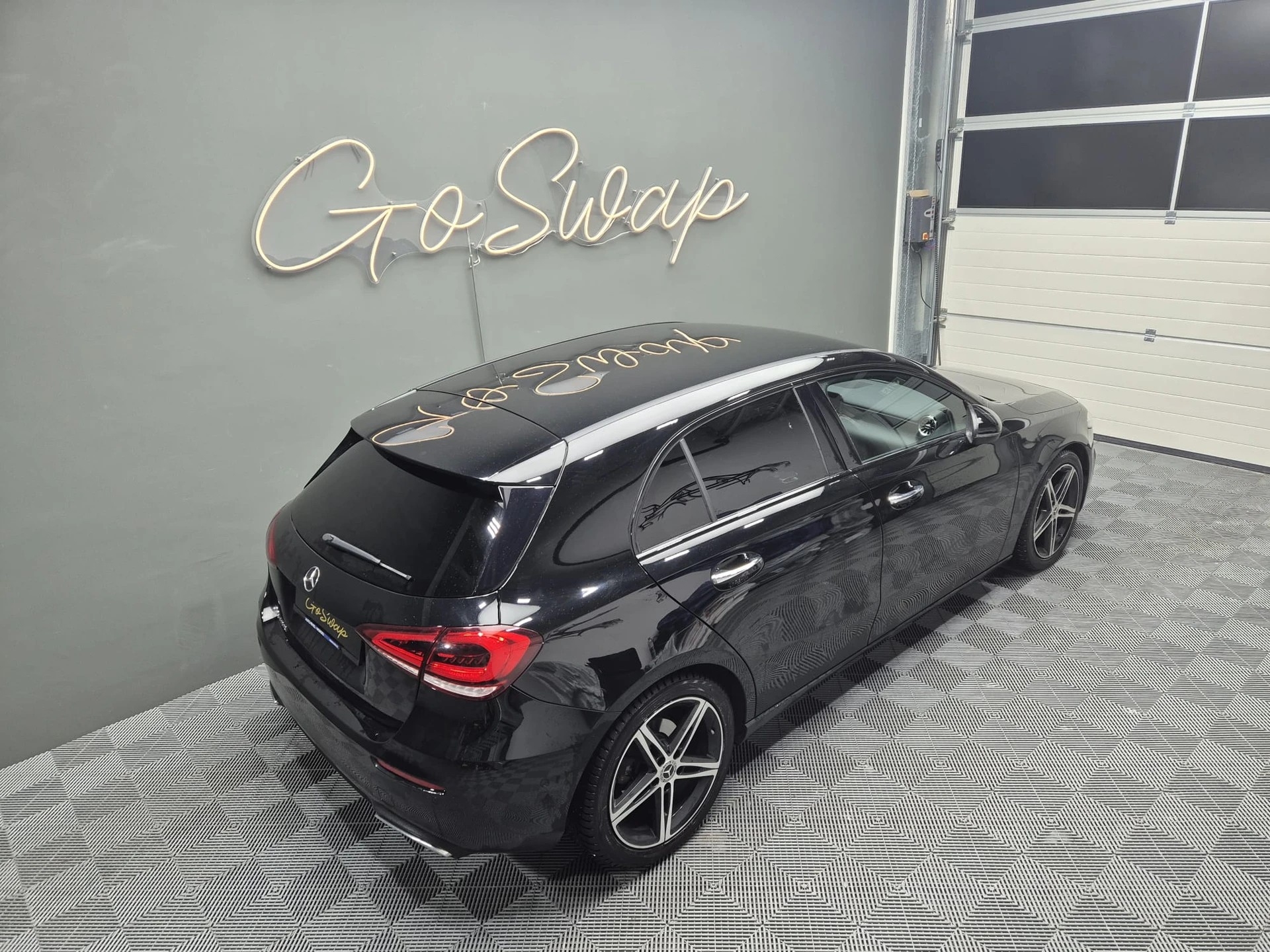 MERCEDES-BENZ A 180 Style 7G-DCT-image-2