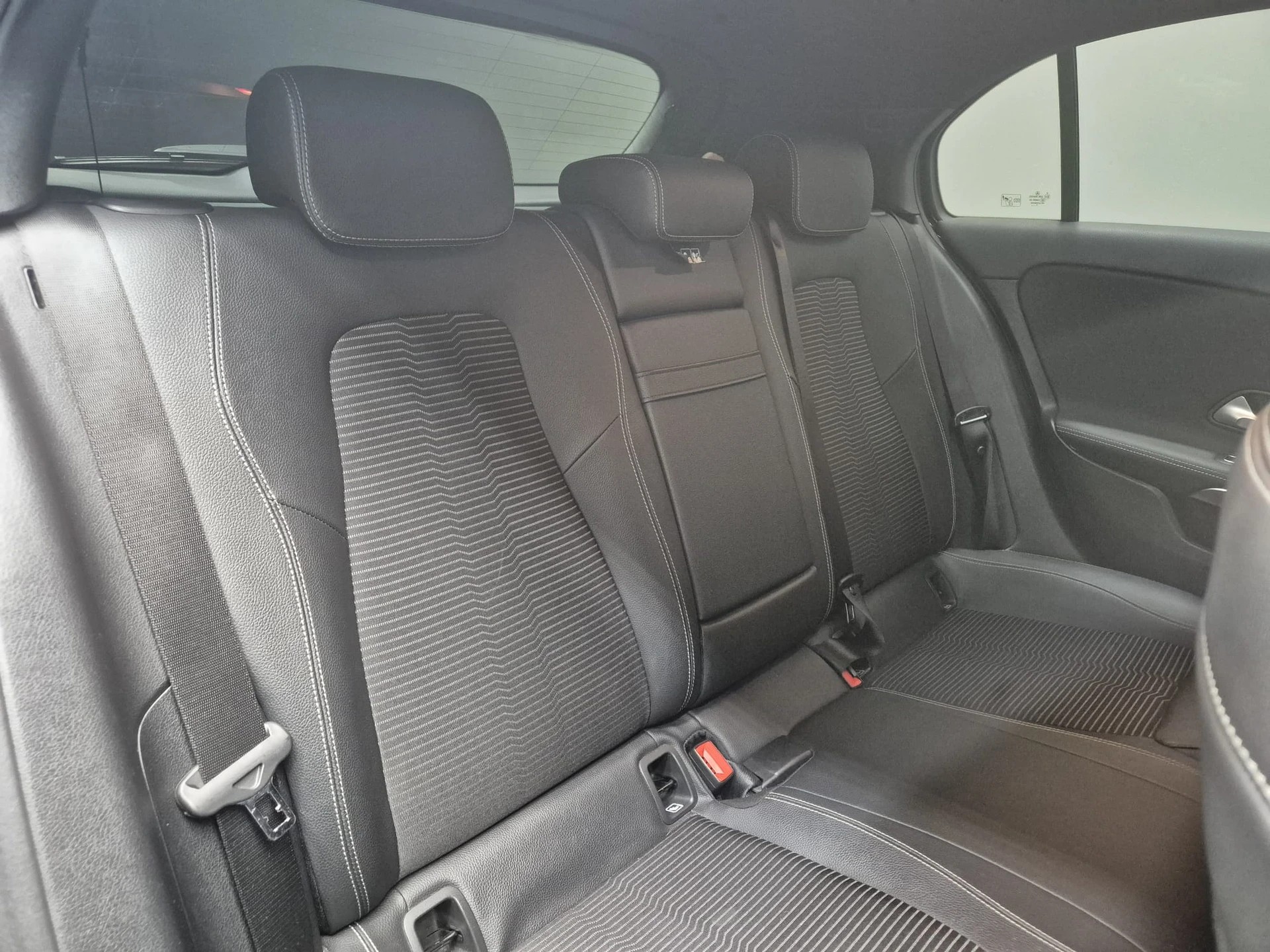 MERCEDES-BENZ A 180 Style 7G-DCT-image-13