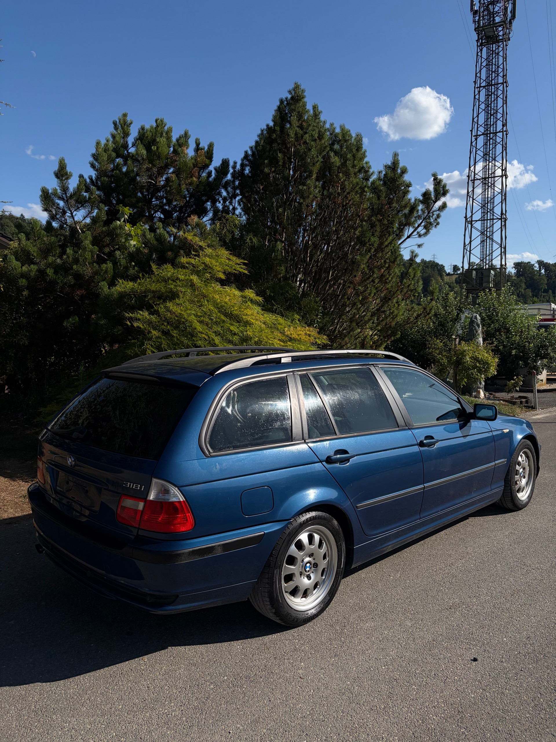 BMW 318i Touring-image-2