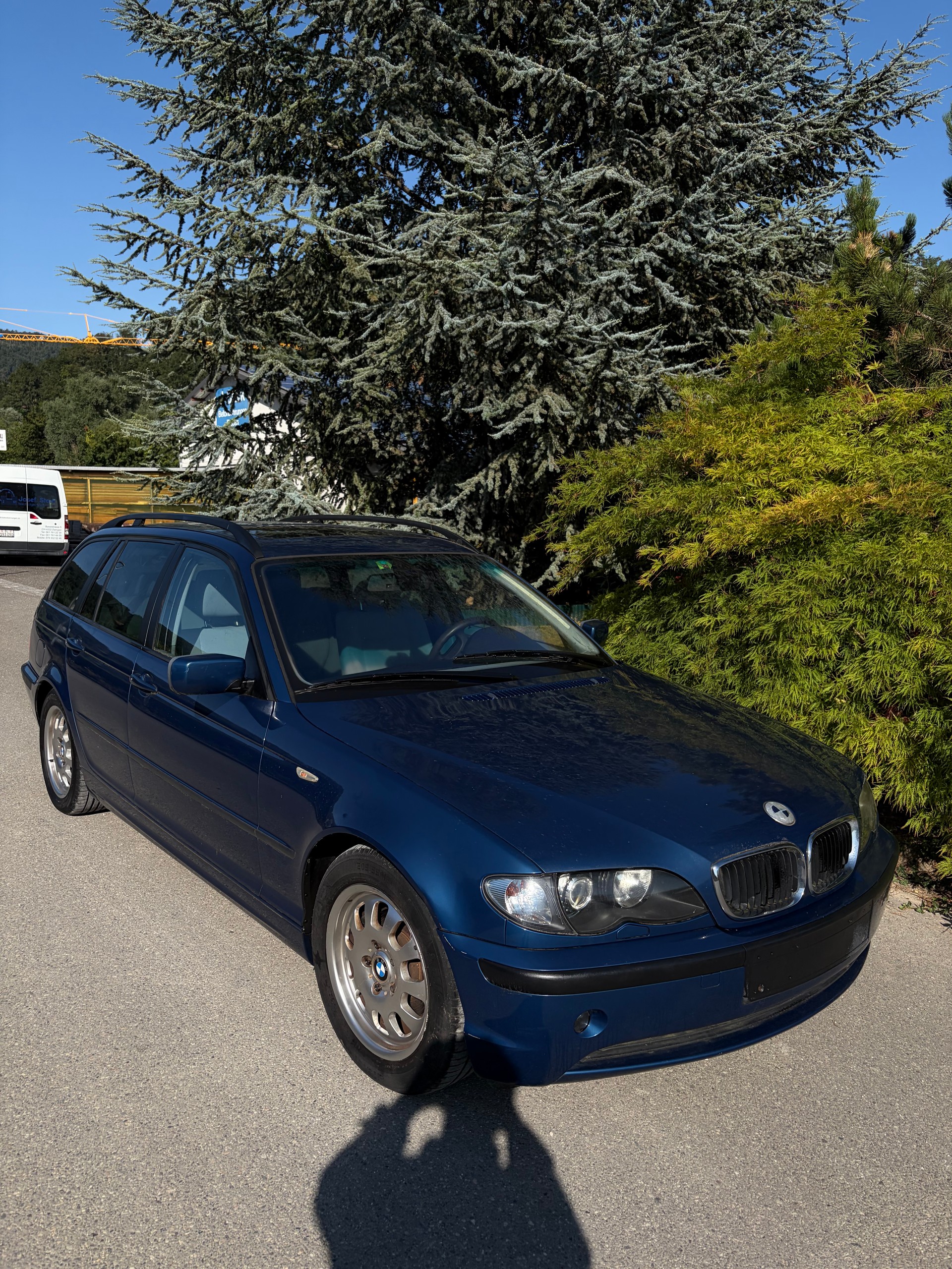 BMW 318i Touring-image-1