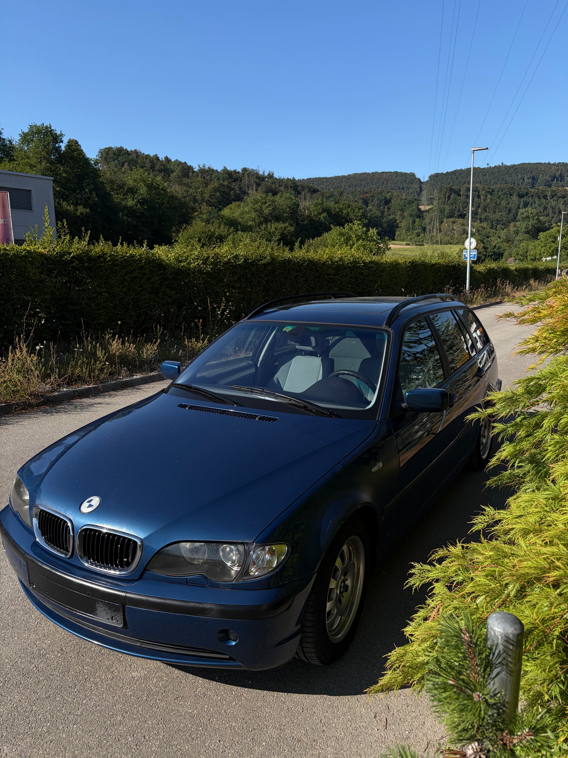 BMW 318i Touring-image-0