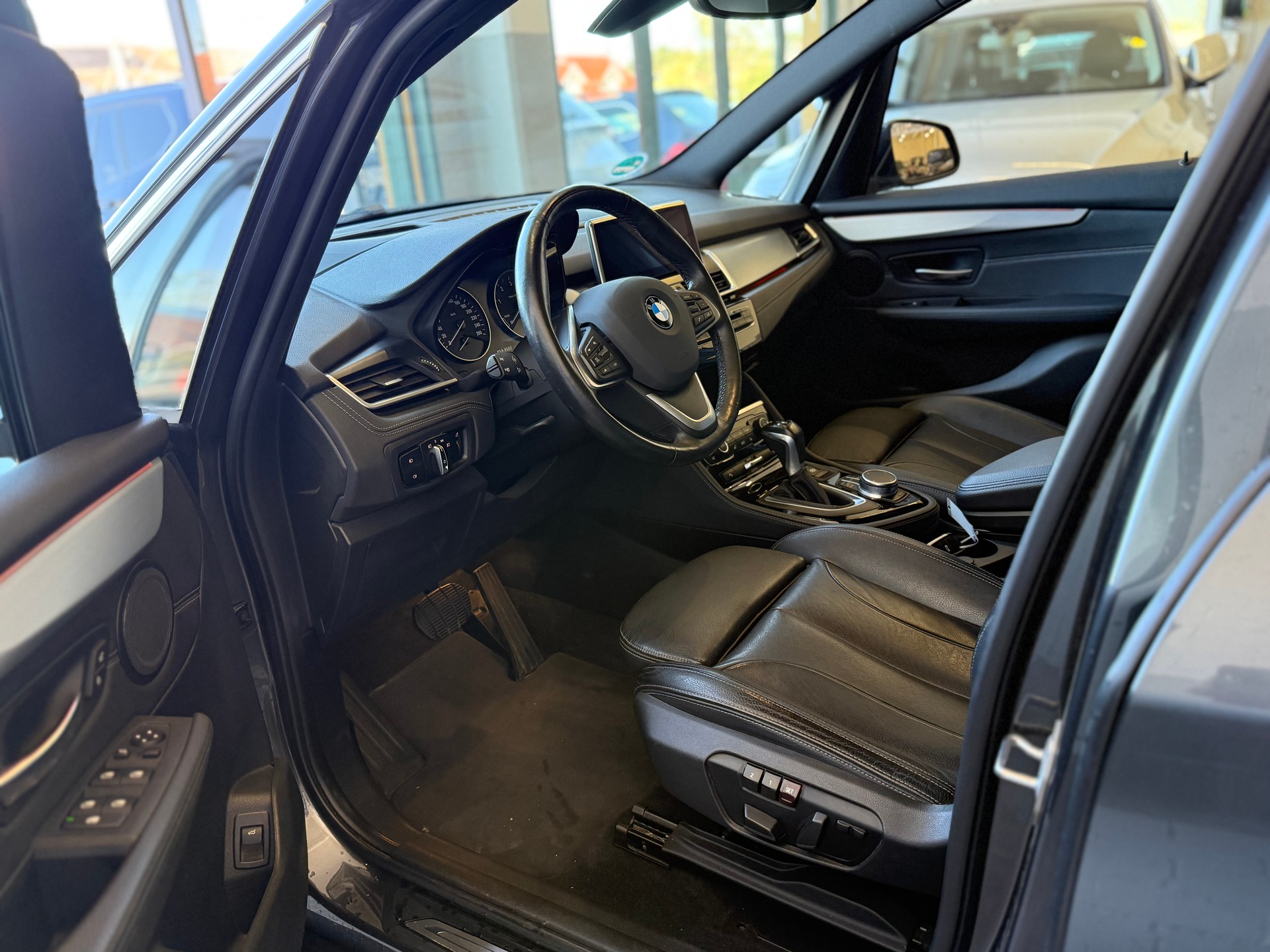 BMW 220d xDrive Gran Tourer Luxury Line Steptronic-image-6