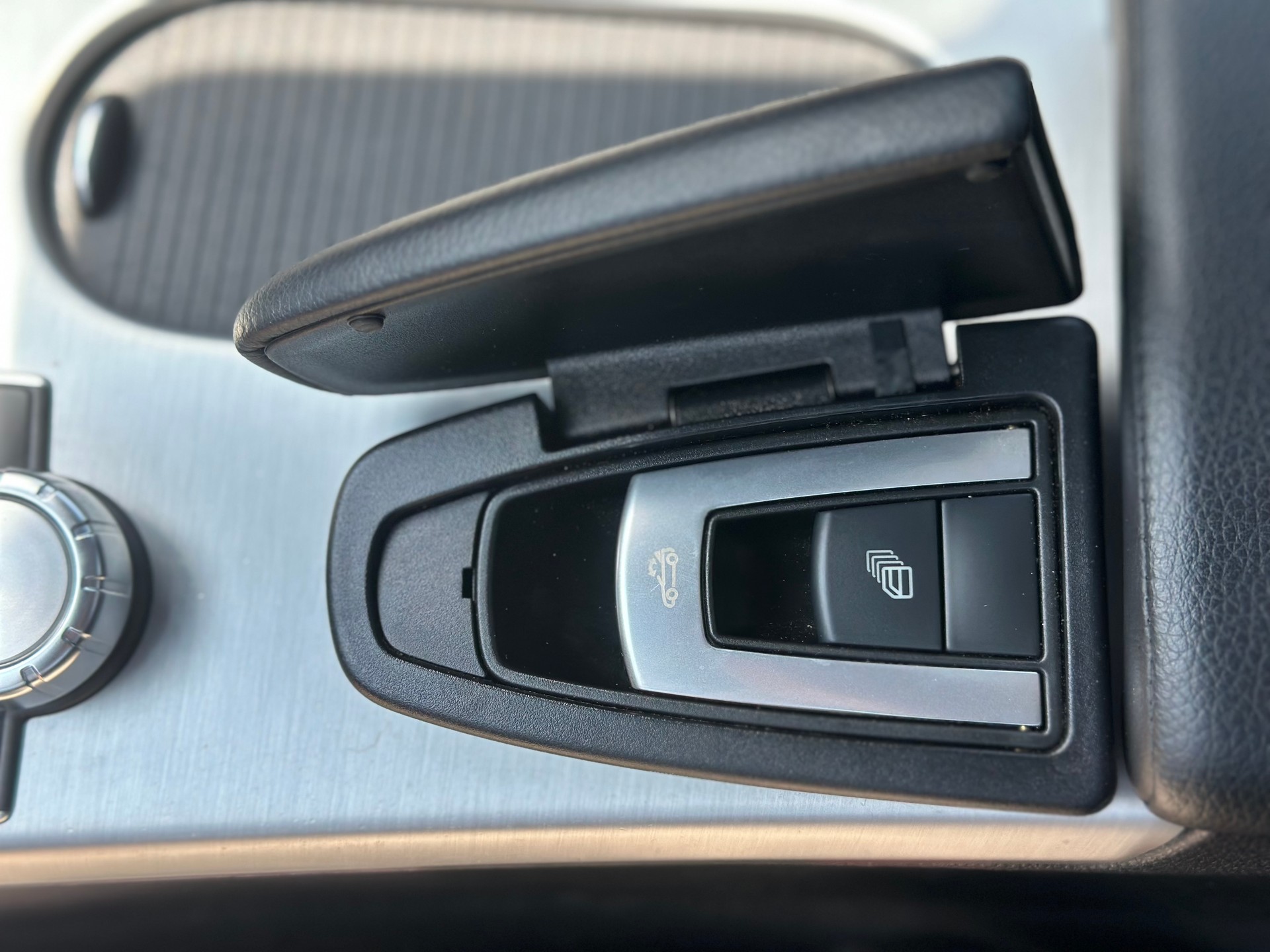 MERCEDES-BENZ SLK 300 9G-Tronic AMG LINE-image-18
