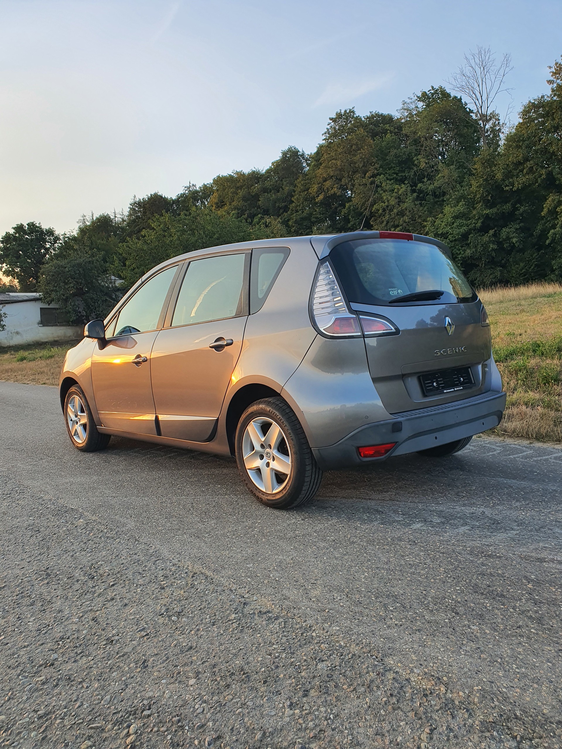 RENAULT Scénic 1.2 16V Turbo Dynamique-image-5