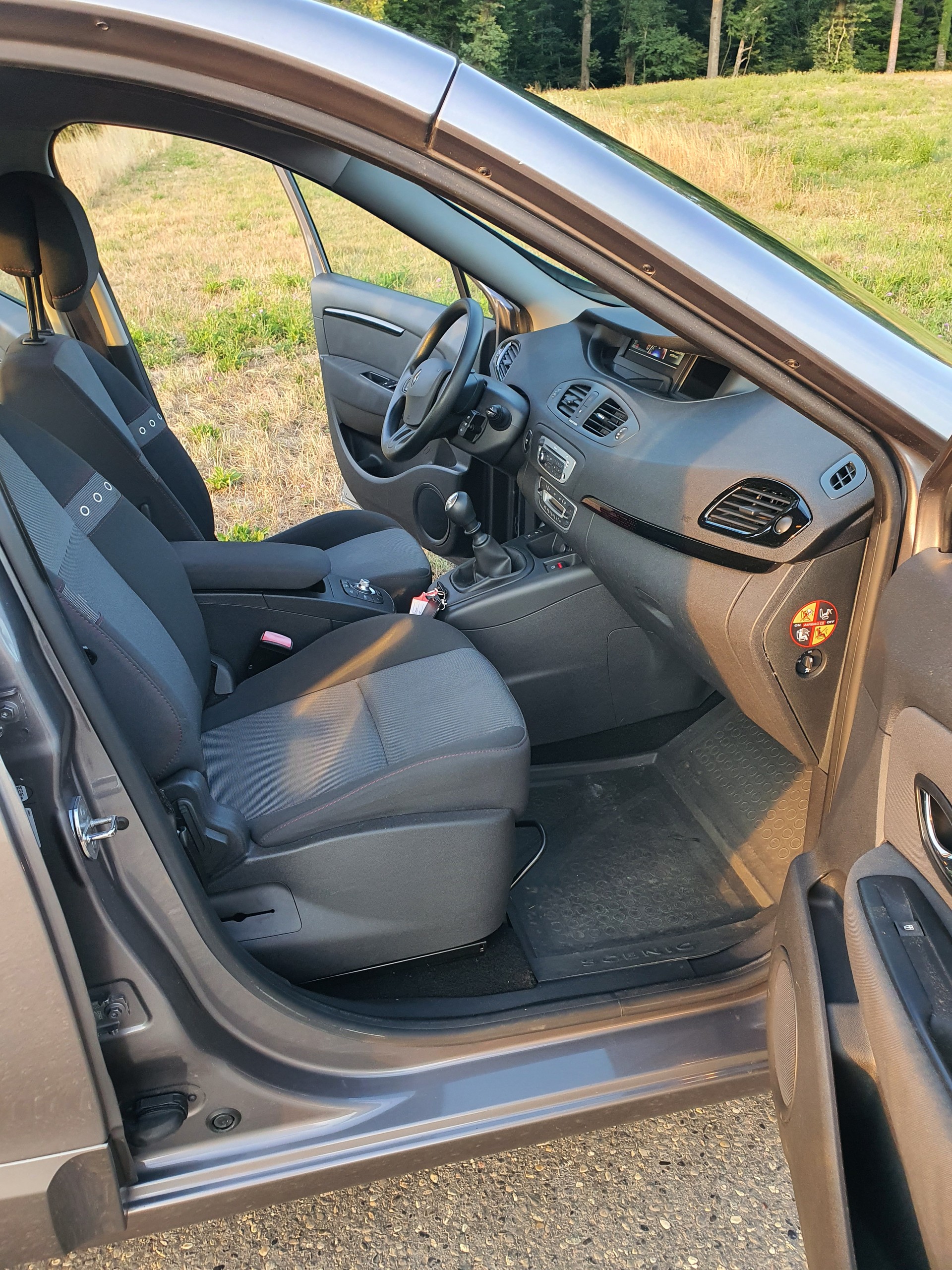 RENAULT Scénic 1.2 16V Turbo Dynamique-image-9