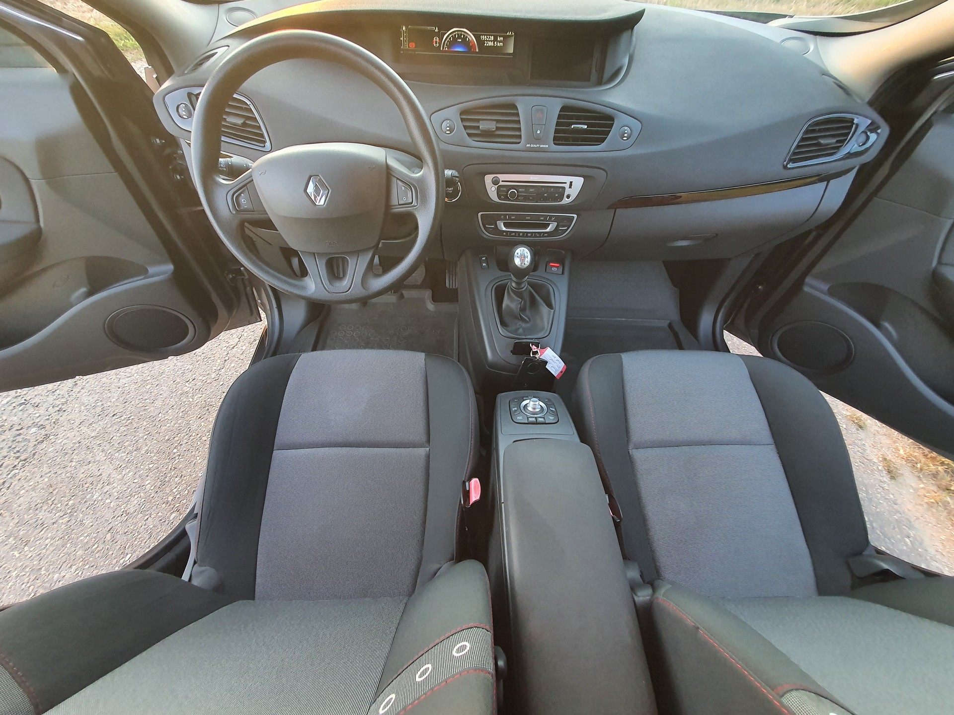 RENAULT Scénic 1.2 16V Turbo Dynamique-image-12