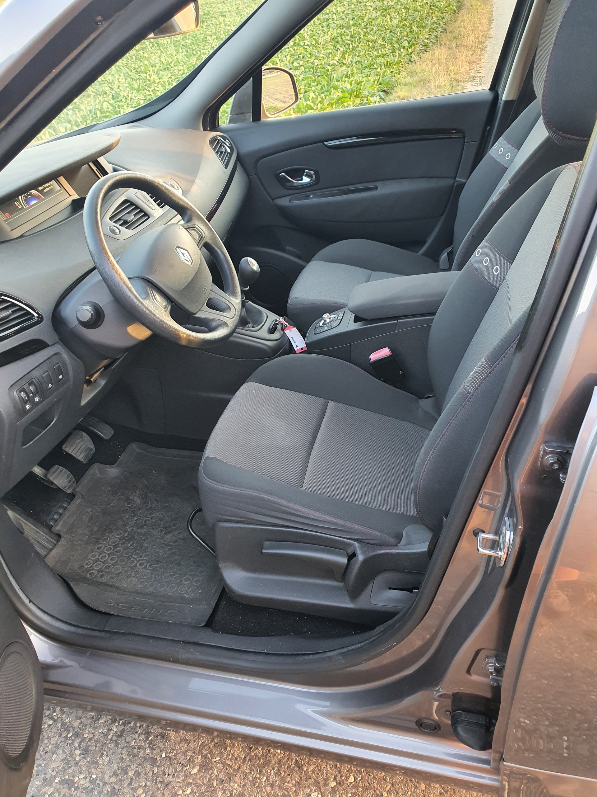 RENAULT Scénic 1.2 16V Turbo Dynamique-image-8
