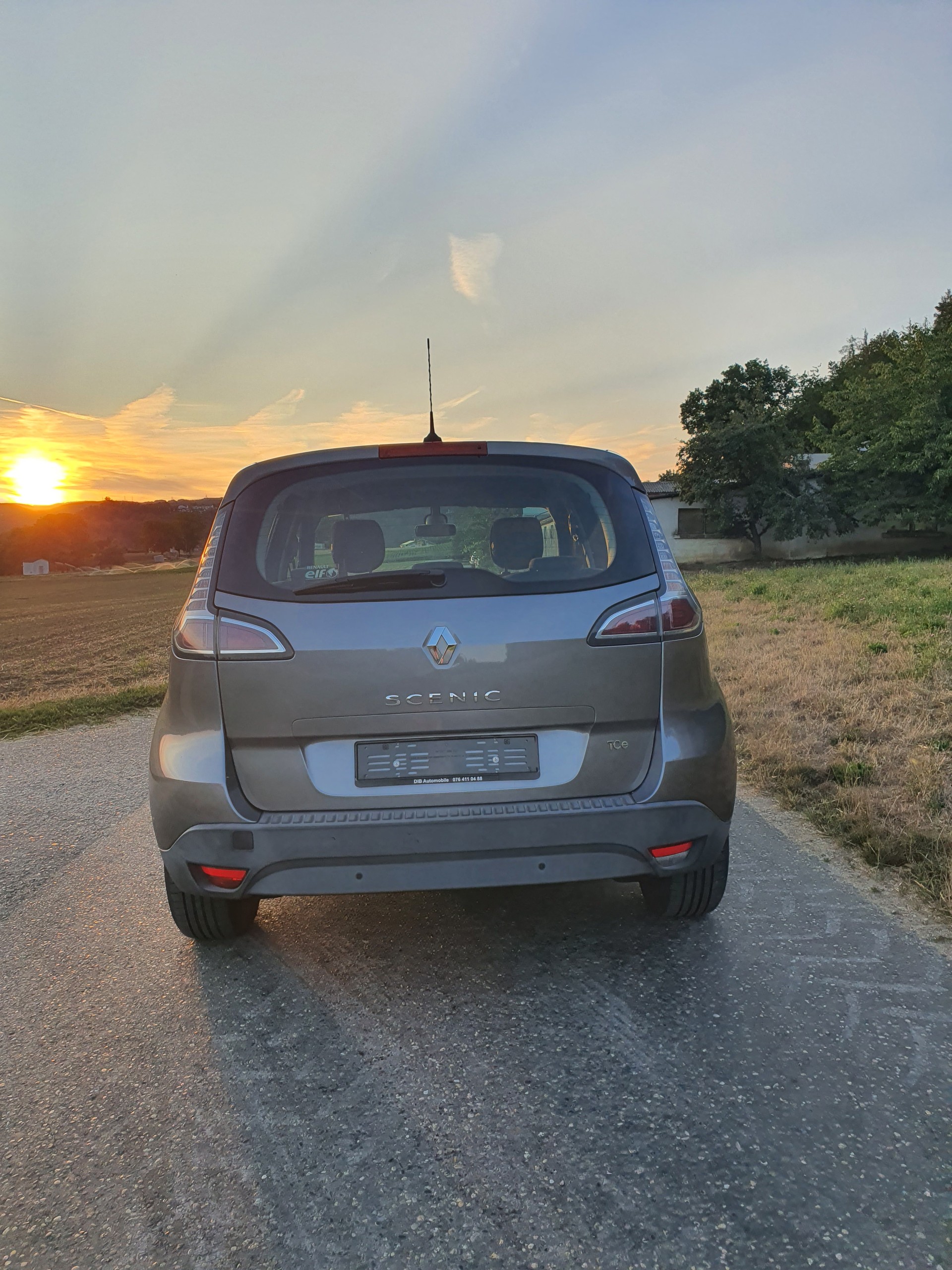 RENAULT Scénic 1.2 16V Turbo Dynamique-image-4