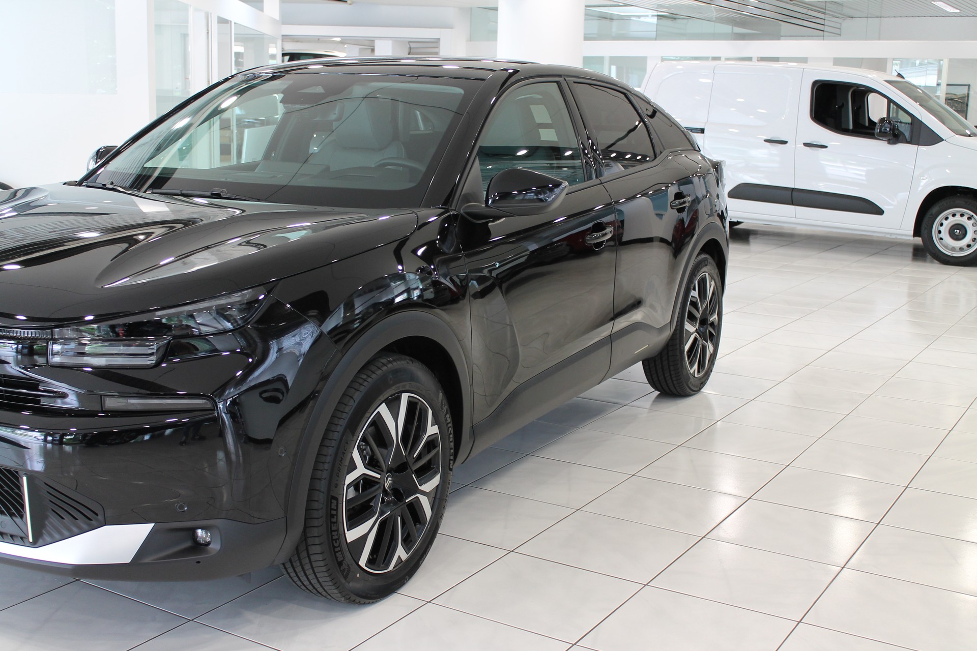 CITROEN C4 Hybrid 136 e-DCS6 Max-image-1