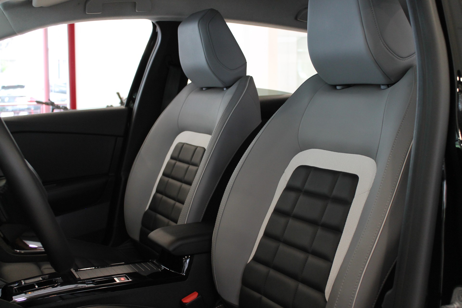CITROEN C4 Hybrid 136 e-DCS6 Max-image-12