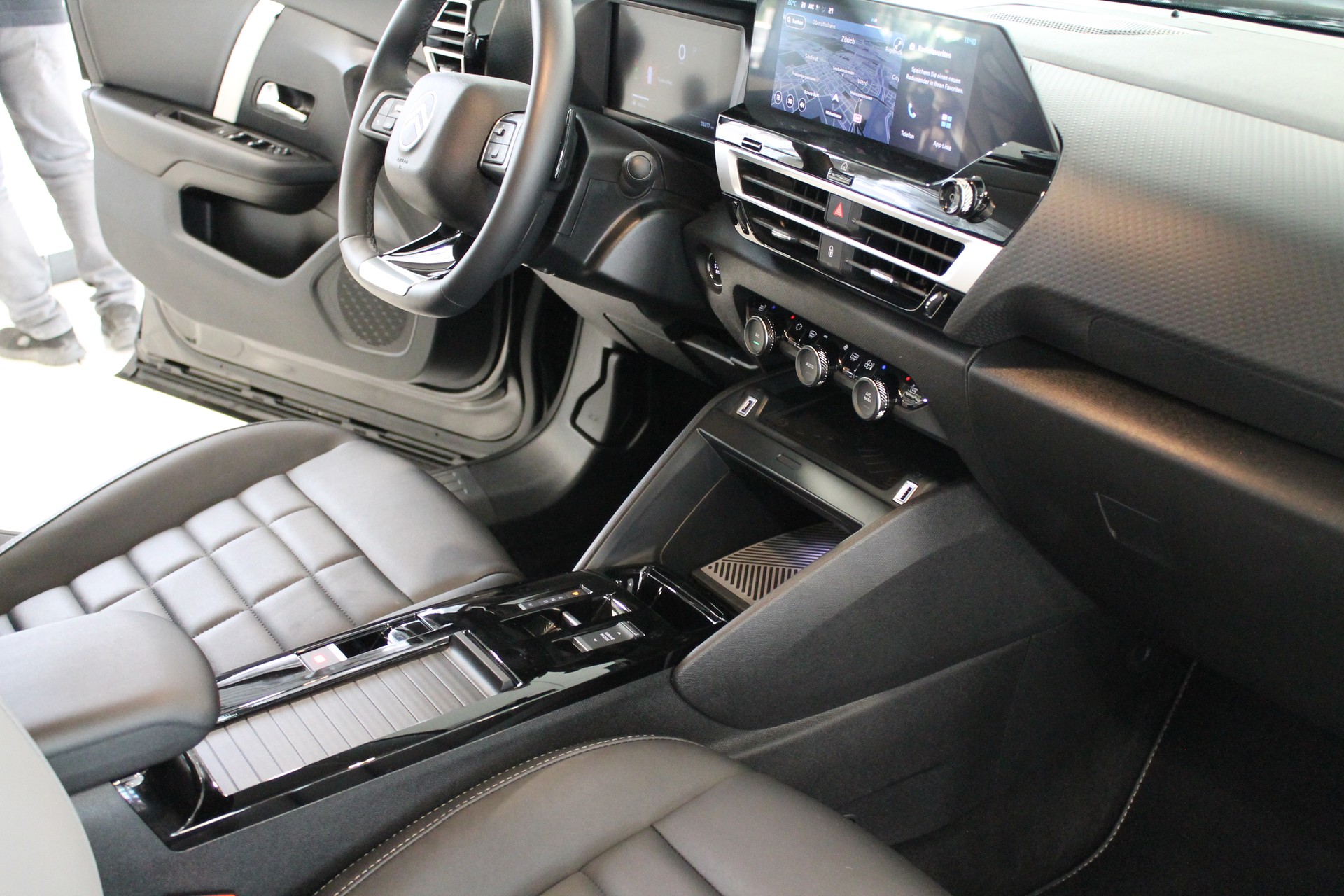 CITROEN C4 Hybrid 136 e-DCS6 Max-image-8