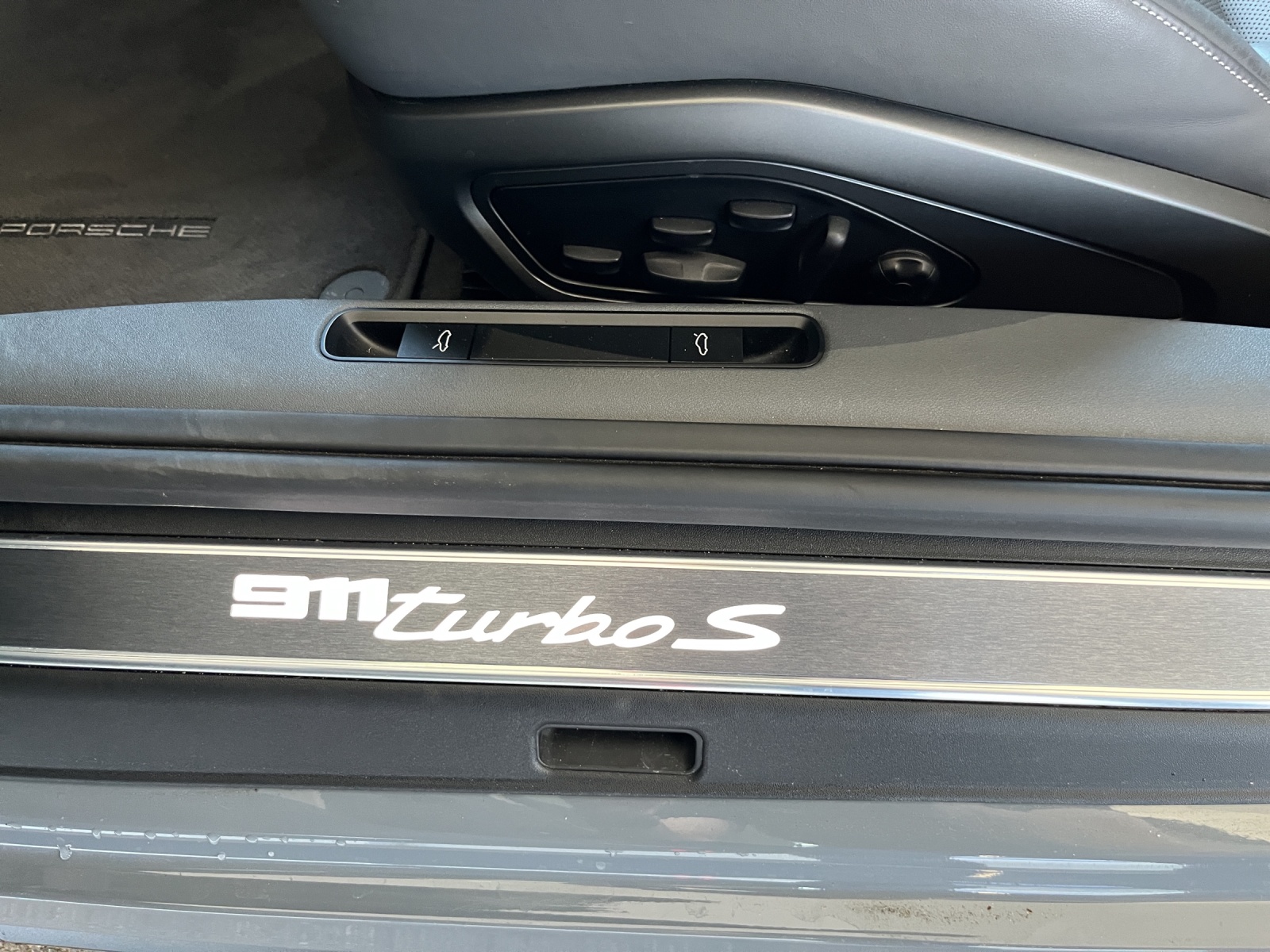 PORSCHE 911 Coupé 3.7 Turbo S PDK-image-10