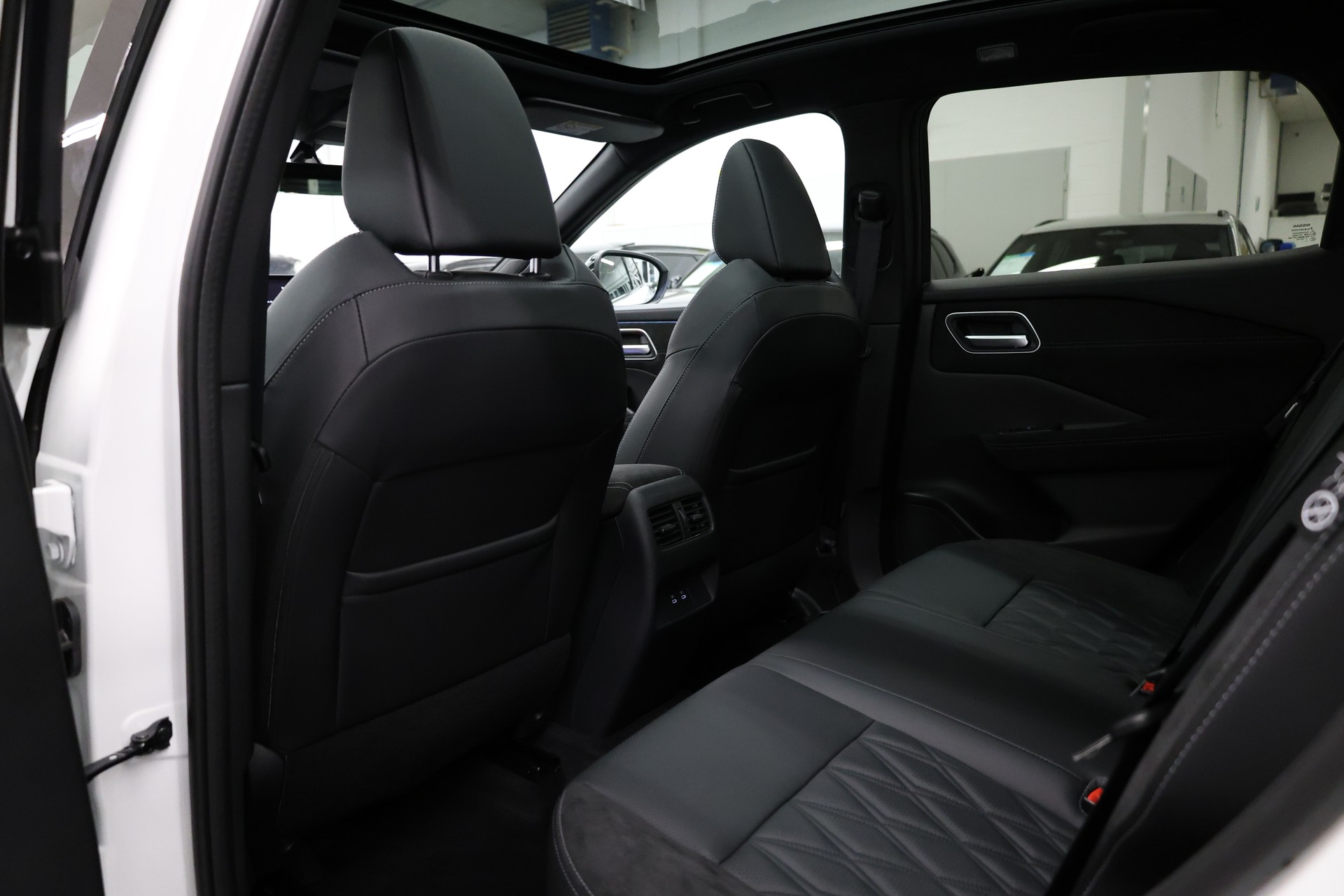 NISSAN Qashqai 1.3 DIG-T Tekna+ 4x4-image-30