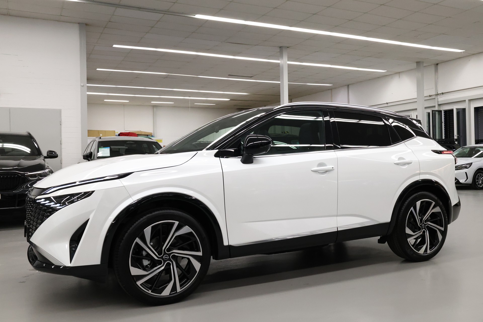 NISSAN Qashqai 1.3 DIG-T Tekna+ 4x4-image-3