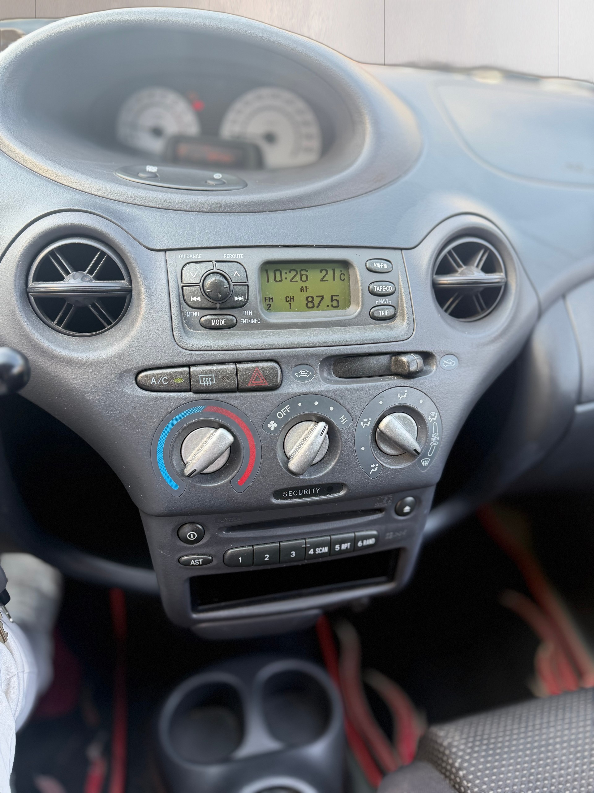 TOYOTA Yaris 1.5 TS-image-12