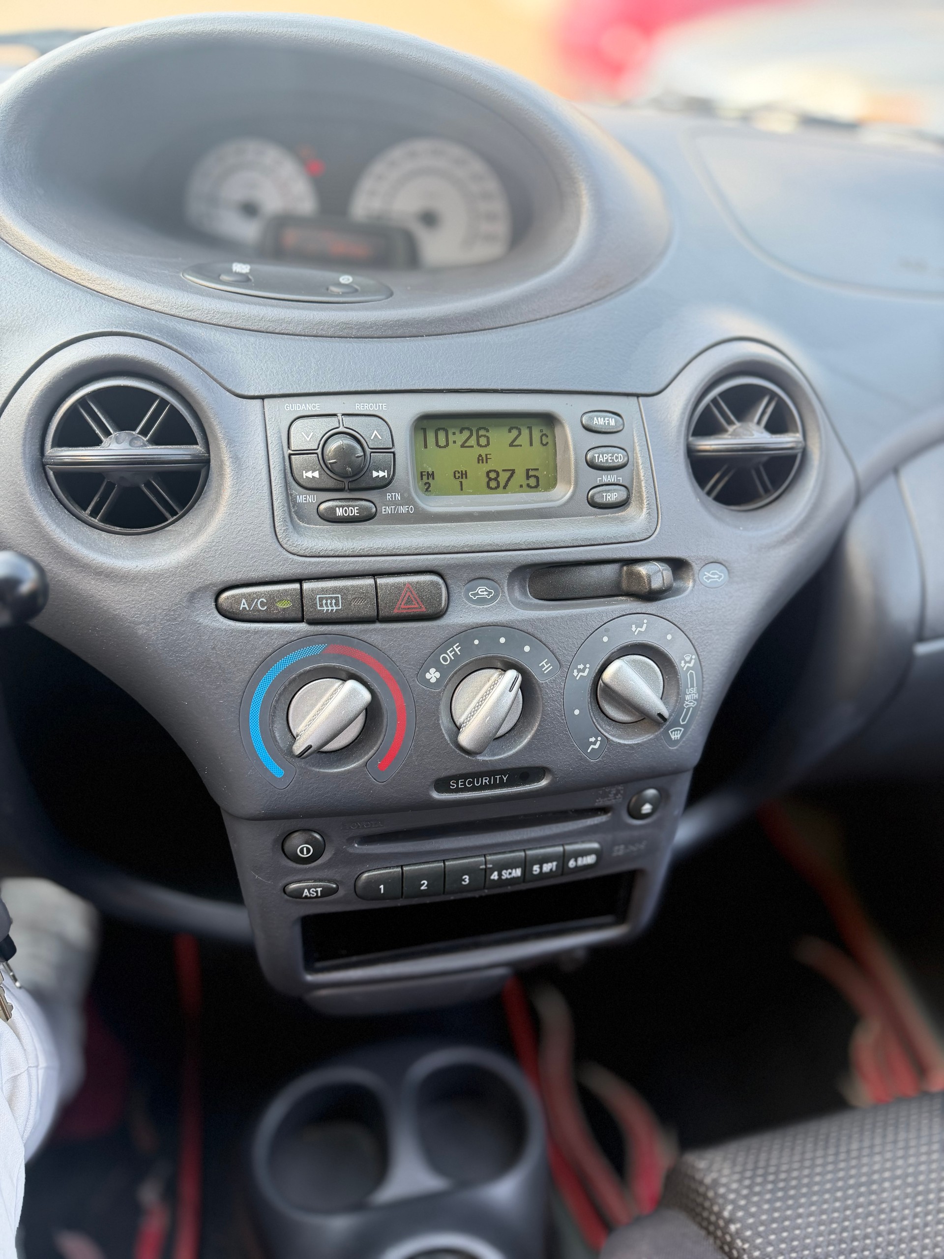 TOYOTA Yaris 1.5 TS-image-12