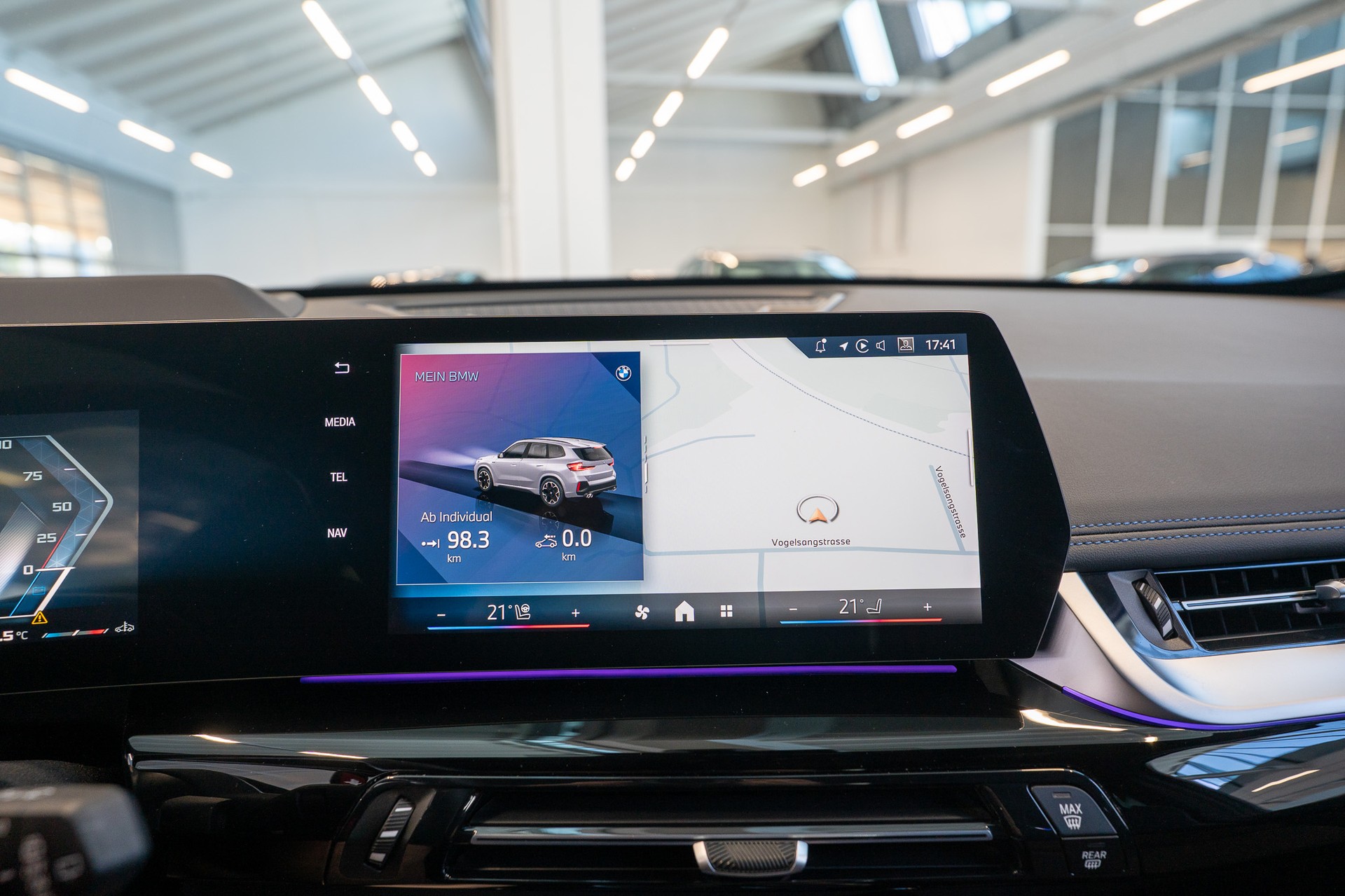 BMW X1 M35i / 20" Felgen / Sportsitze / Head-Up Display-image-19