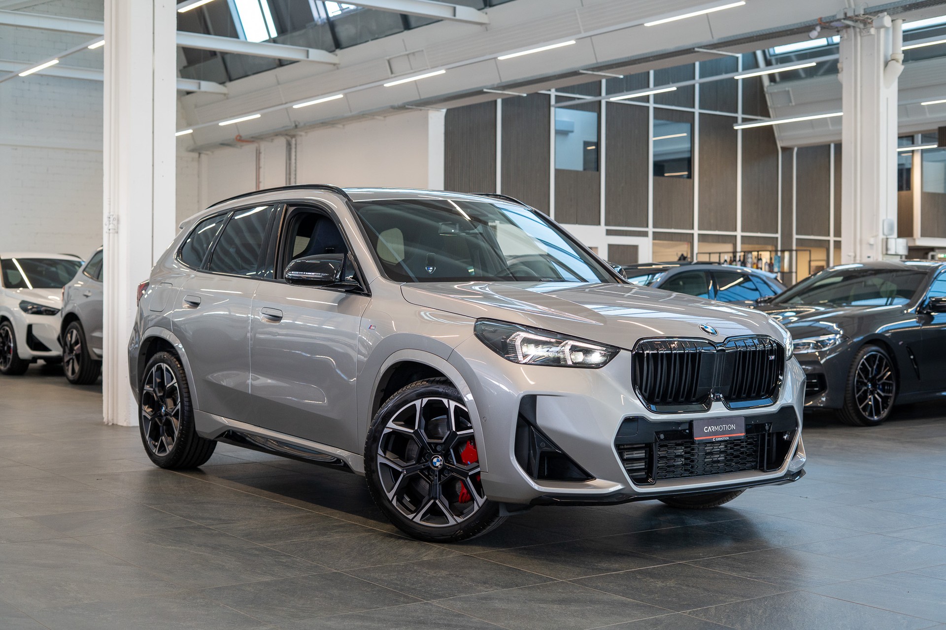 BMW X1 M35i / 20" Felgen / Sportsitze / Head-Up Display-image-2